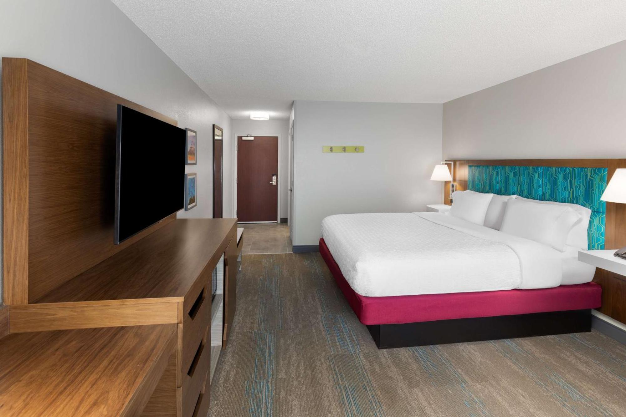 King Room with King Bed - Non-Smoking