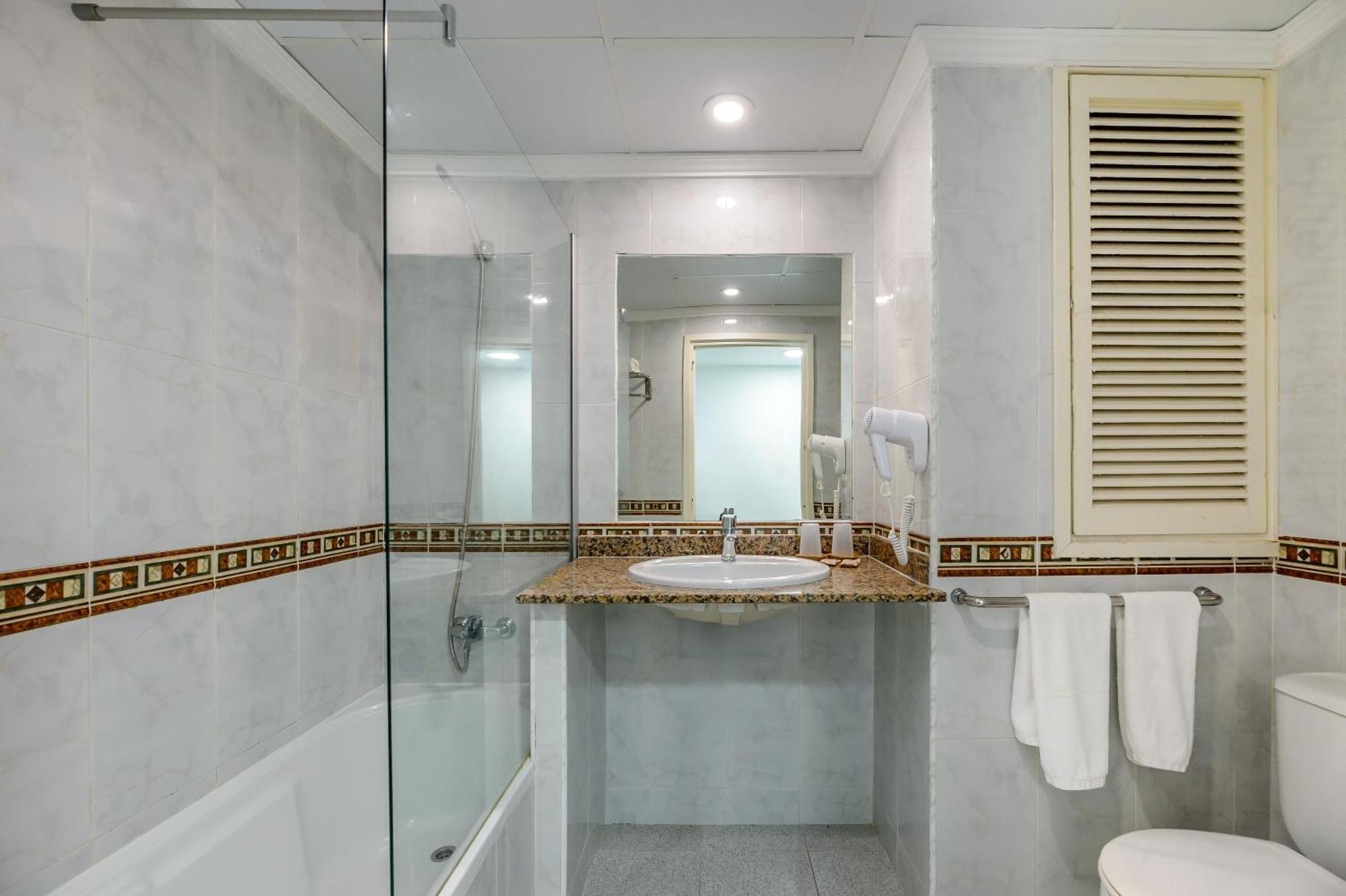 Quarto com 2 Camas de Solteiro