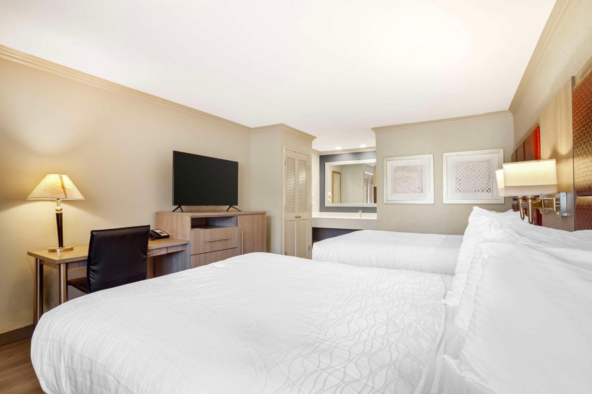 Queen Room with Two Queen Beds - Non-Smoking,1658794858:JPEG