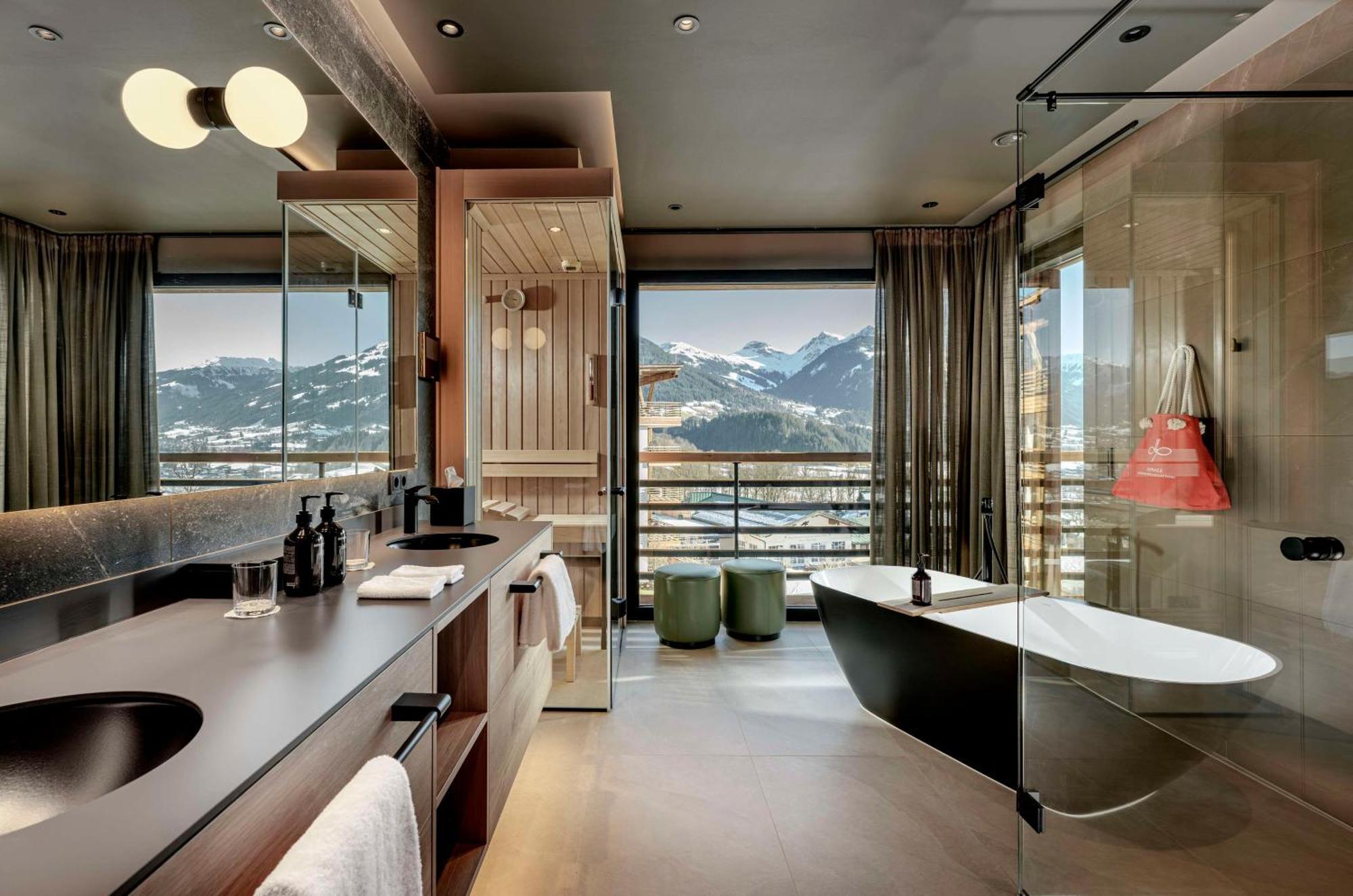 Suite mit Bergblick