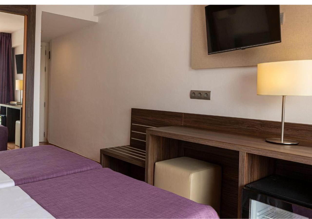 Chambre Triple - Vue sur la Piscine