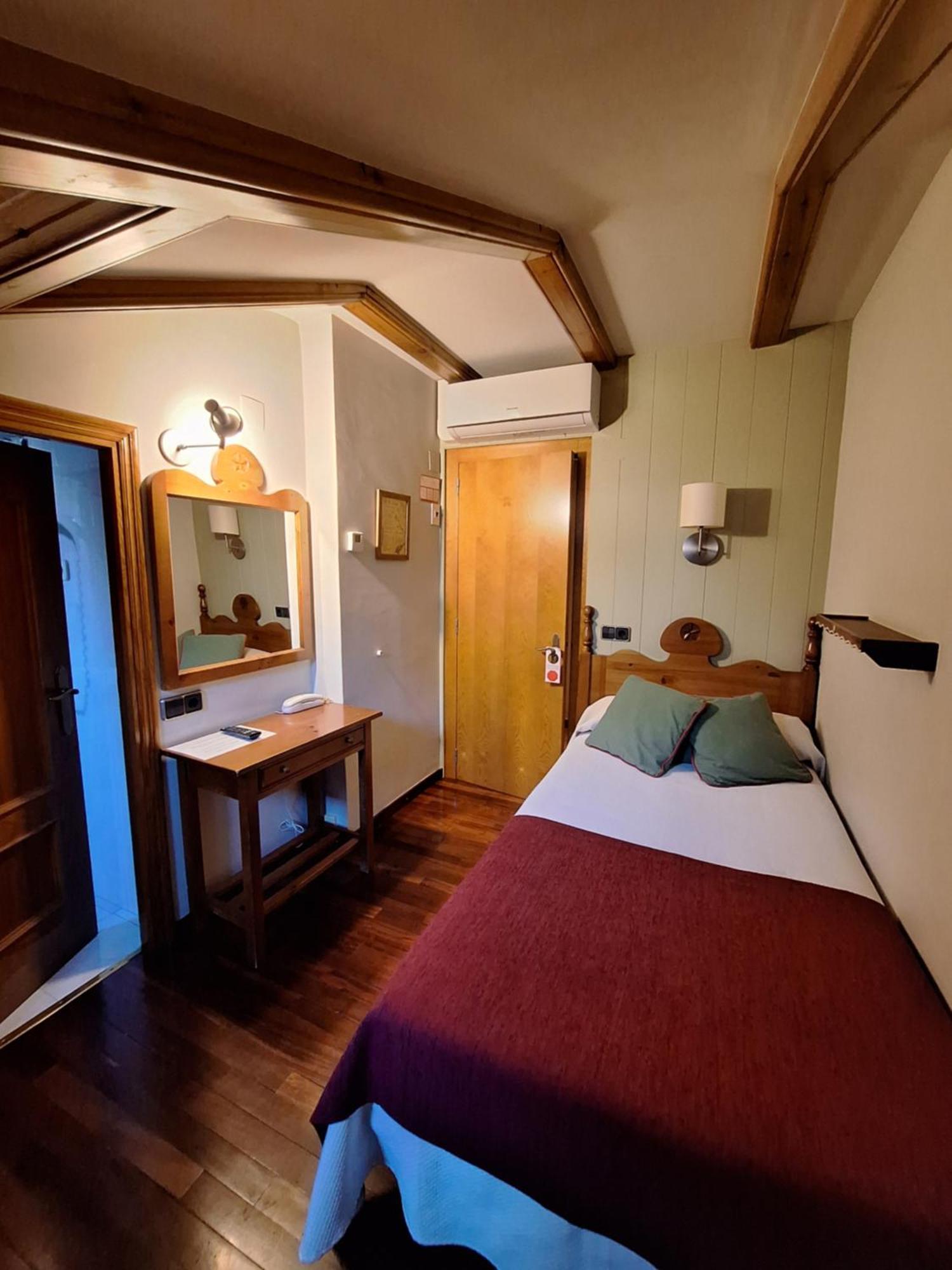 Habitación individual económica en el ático