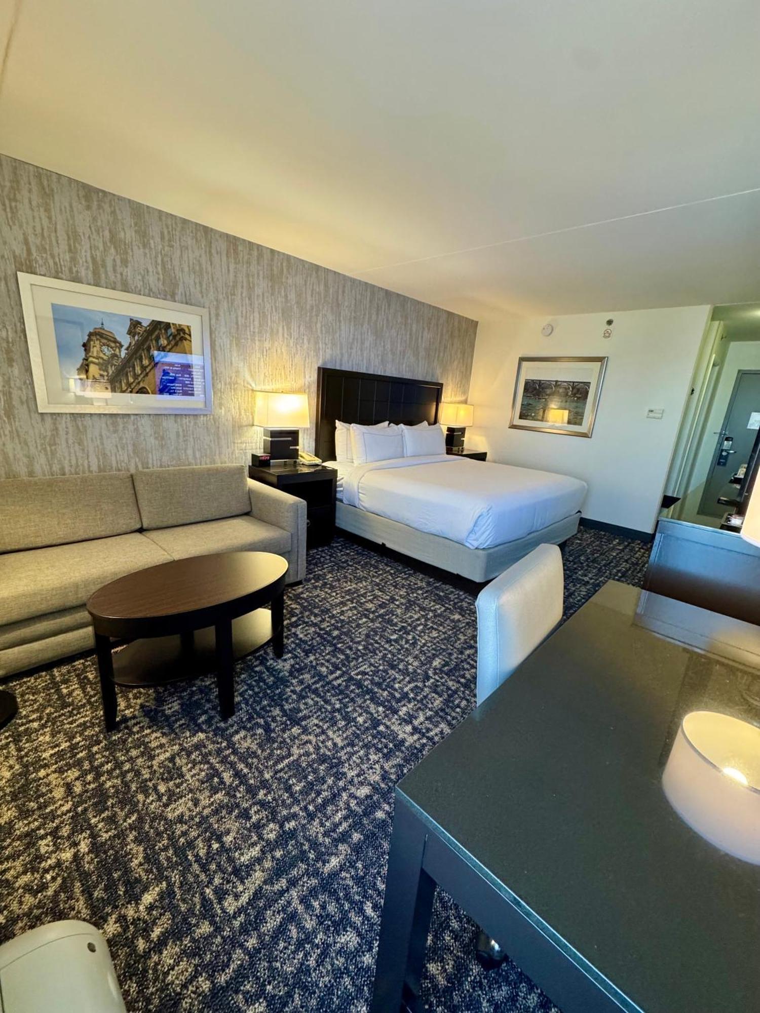King Room with Sofa Bed - Non-Smoking