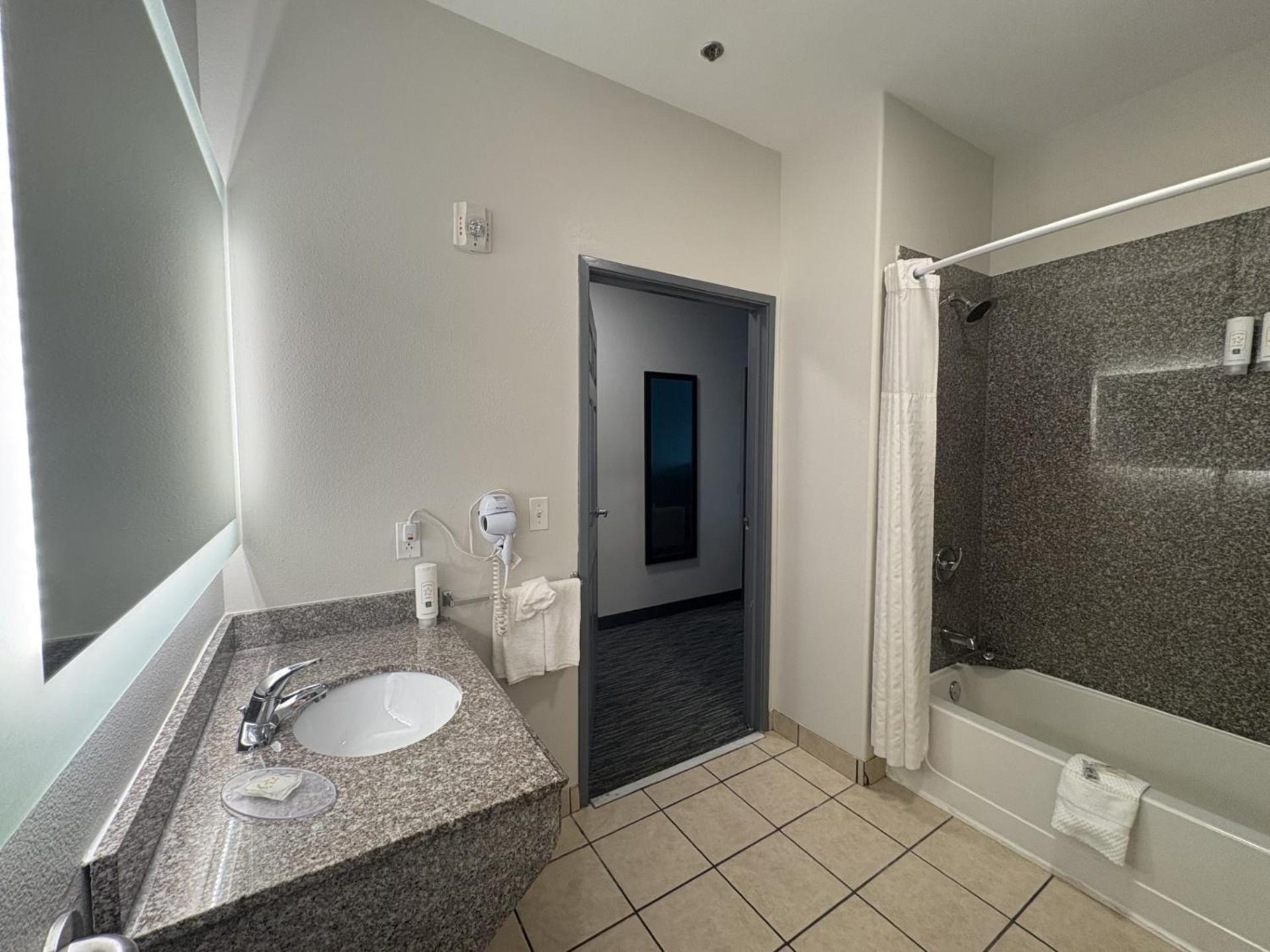 King Suite - Accessible/Non-Smoking