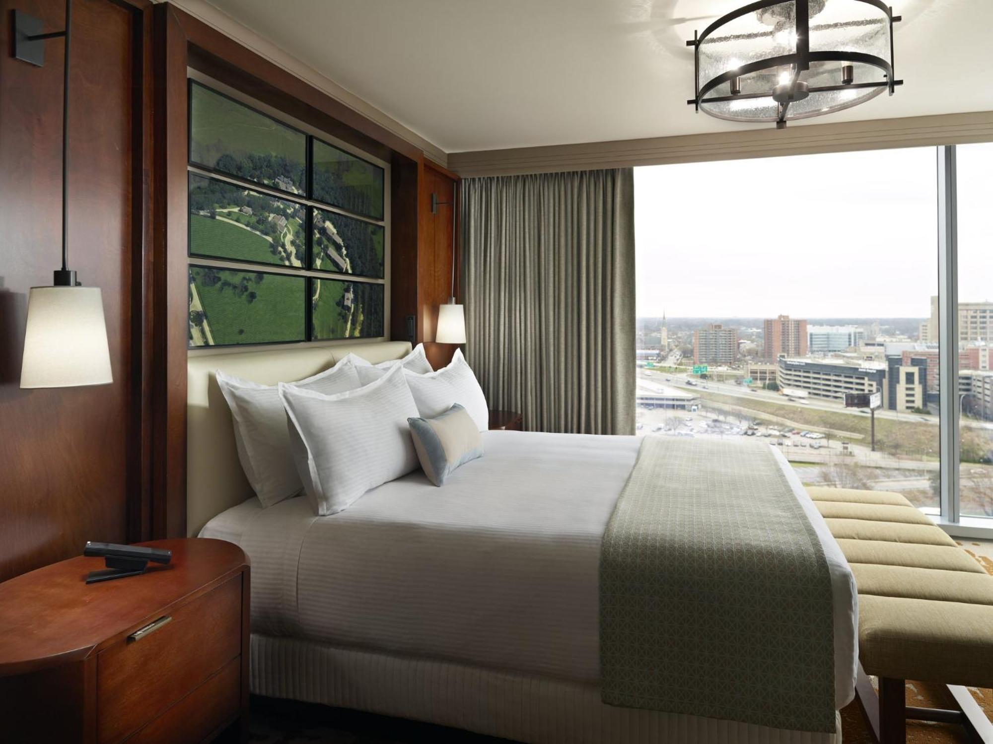 Executive King Suite 1 King Bed,1448915731:JPEG
