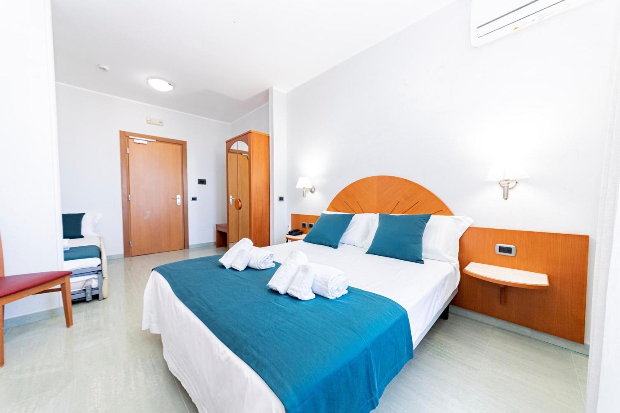 Quadruple Room Sea View,1661128072:JPEG