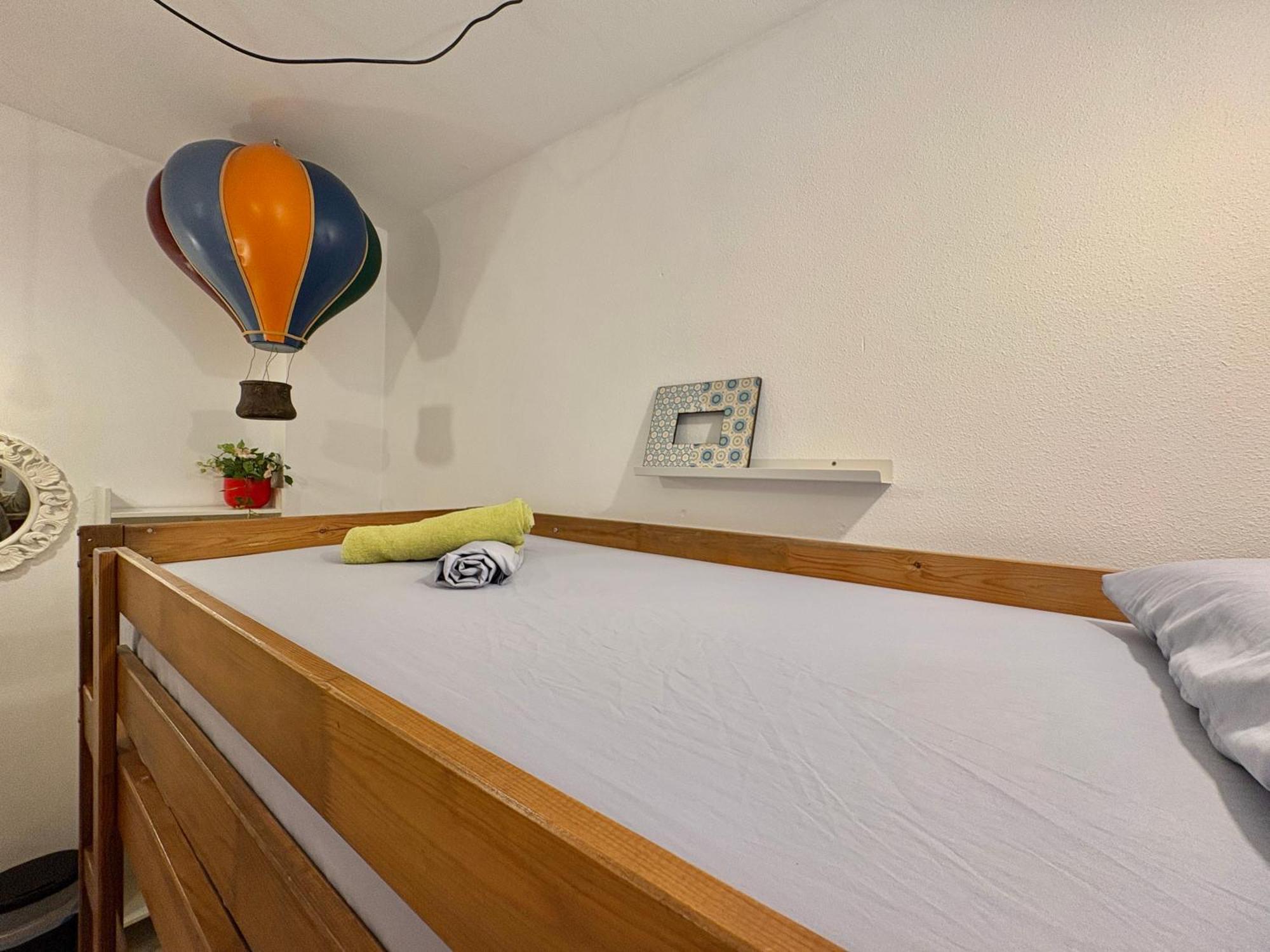 Quarto Twin com Beliches e Casa de Banho Partilhada