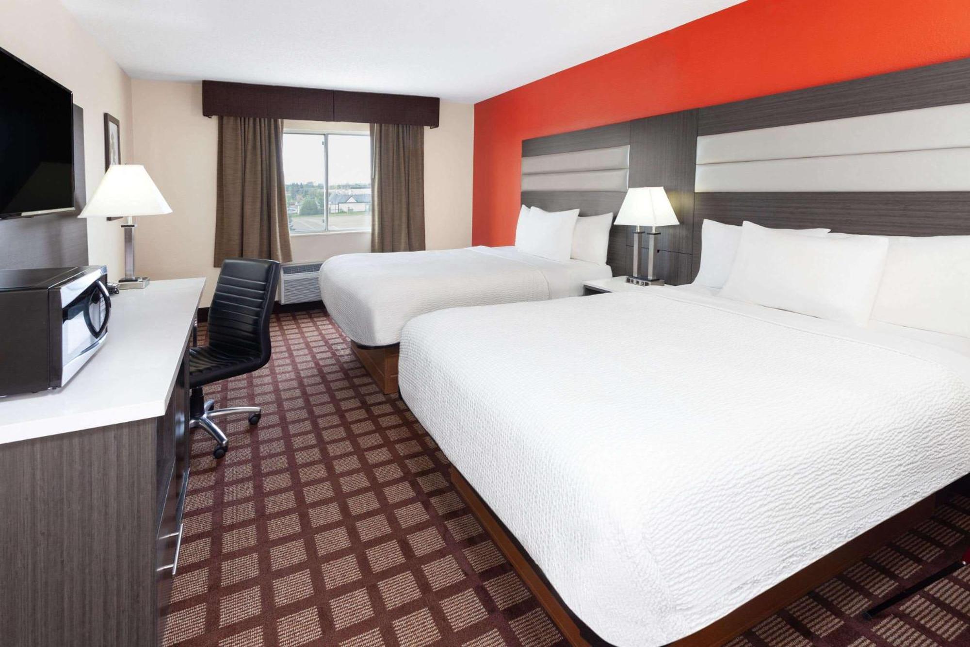 Queen Room with Two Queen Beds - Non-Smoking