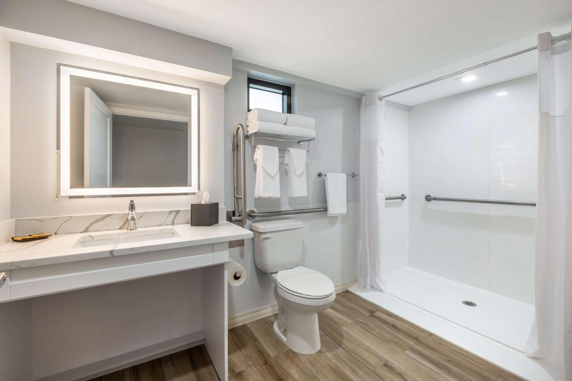 Queen Room Two Queen Beds Roll Shower Sofa Bed Disability or Ground Floor or Non-Smoking,1661653359:JPEG