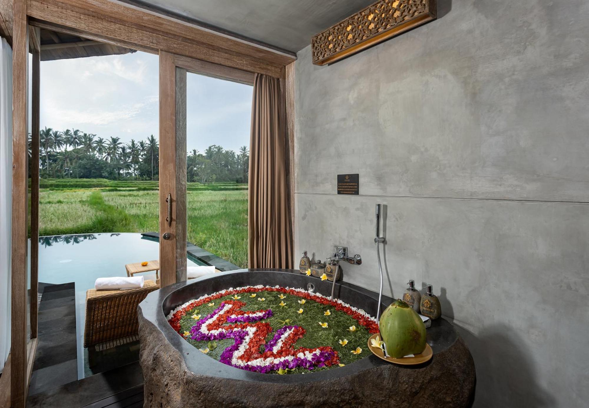 Autentica villa con una camera da letto e piscina, colazione galleggiante una tantum e benefit gratuiti