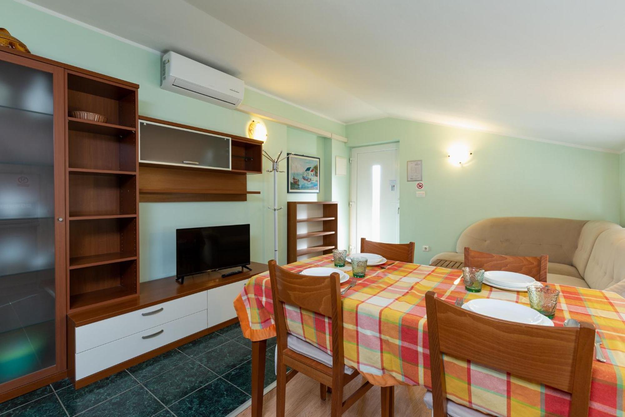 Appartamento con 1 Camera da Letto, Balcone e Vista Mare