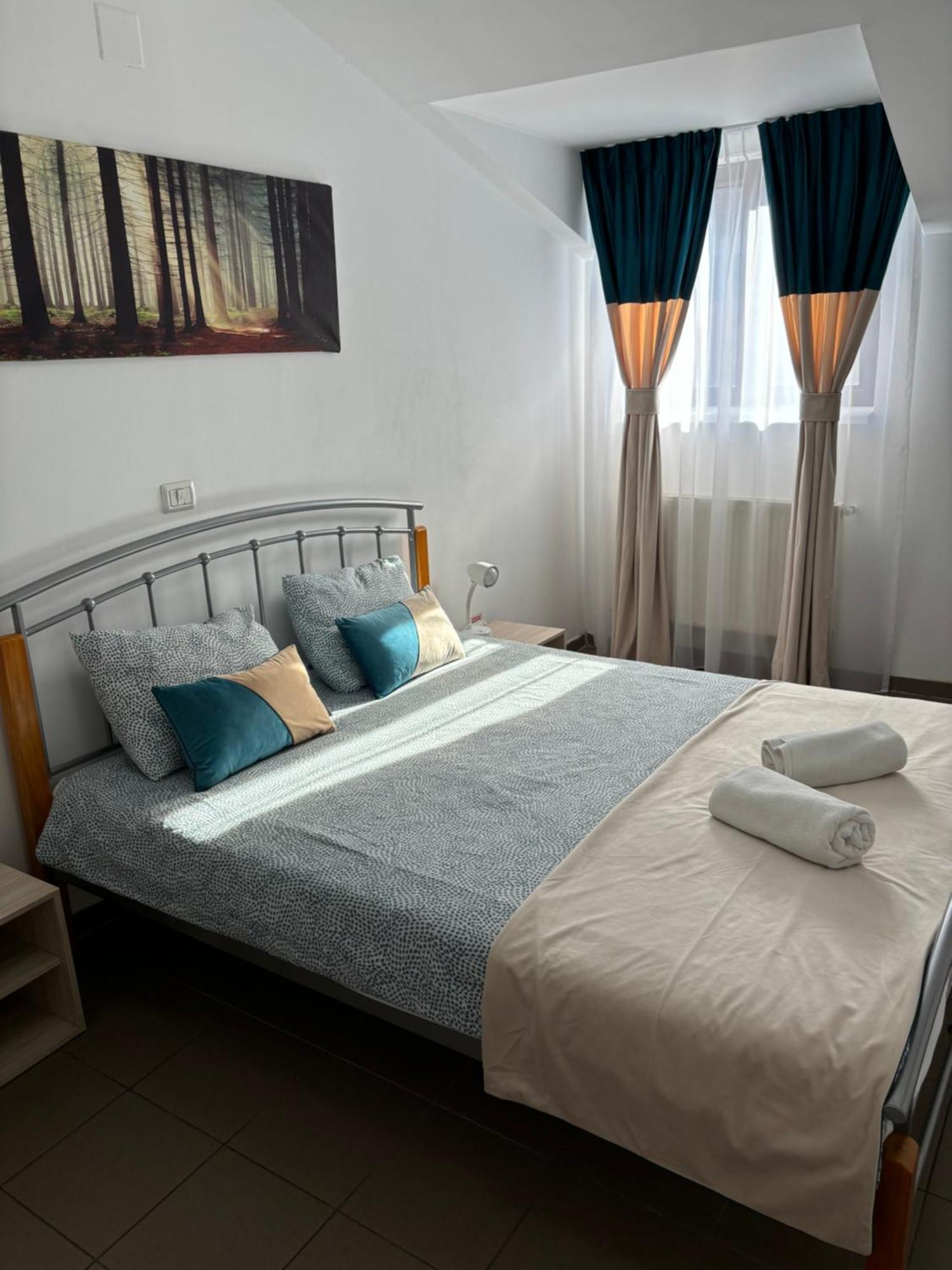 Queen Room,1664713583:JPEG