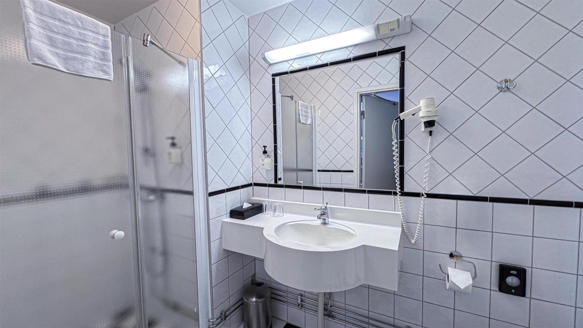 Habitación Familiar con 2 camas individuales, 1 litera individual y 1 sofá cama - No fumadores