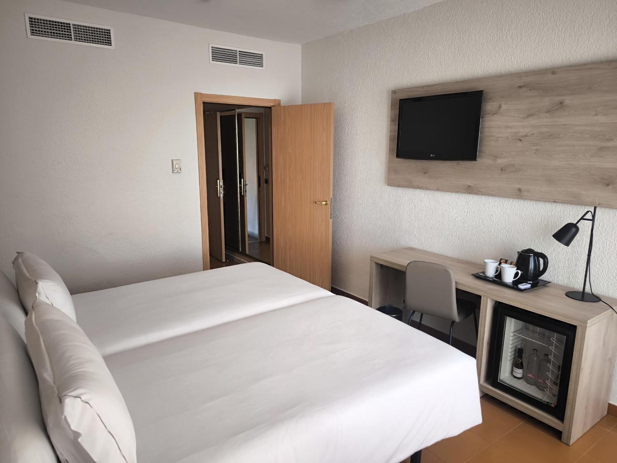 Deluxe Twin Room with Sea View,1666637960:JPEG