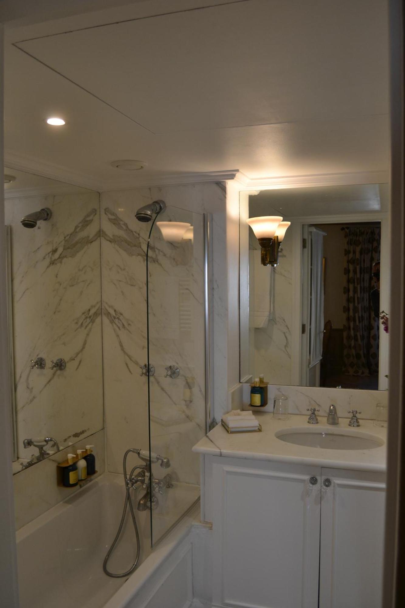 Elegance Room