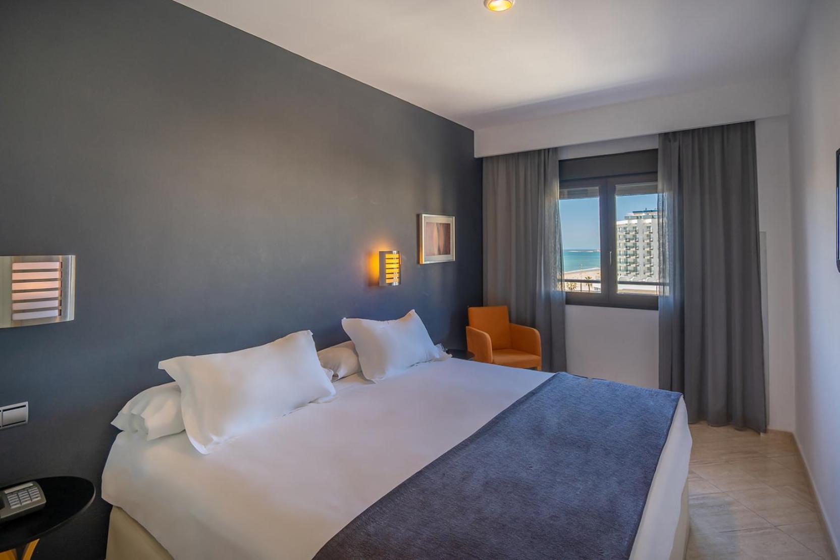 One-Bedroom Apartment with Sea View,1666640047:JPEG