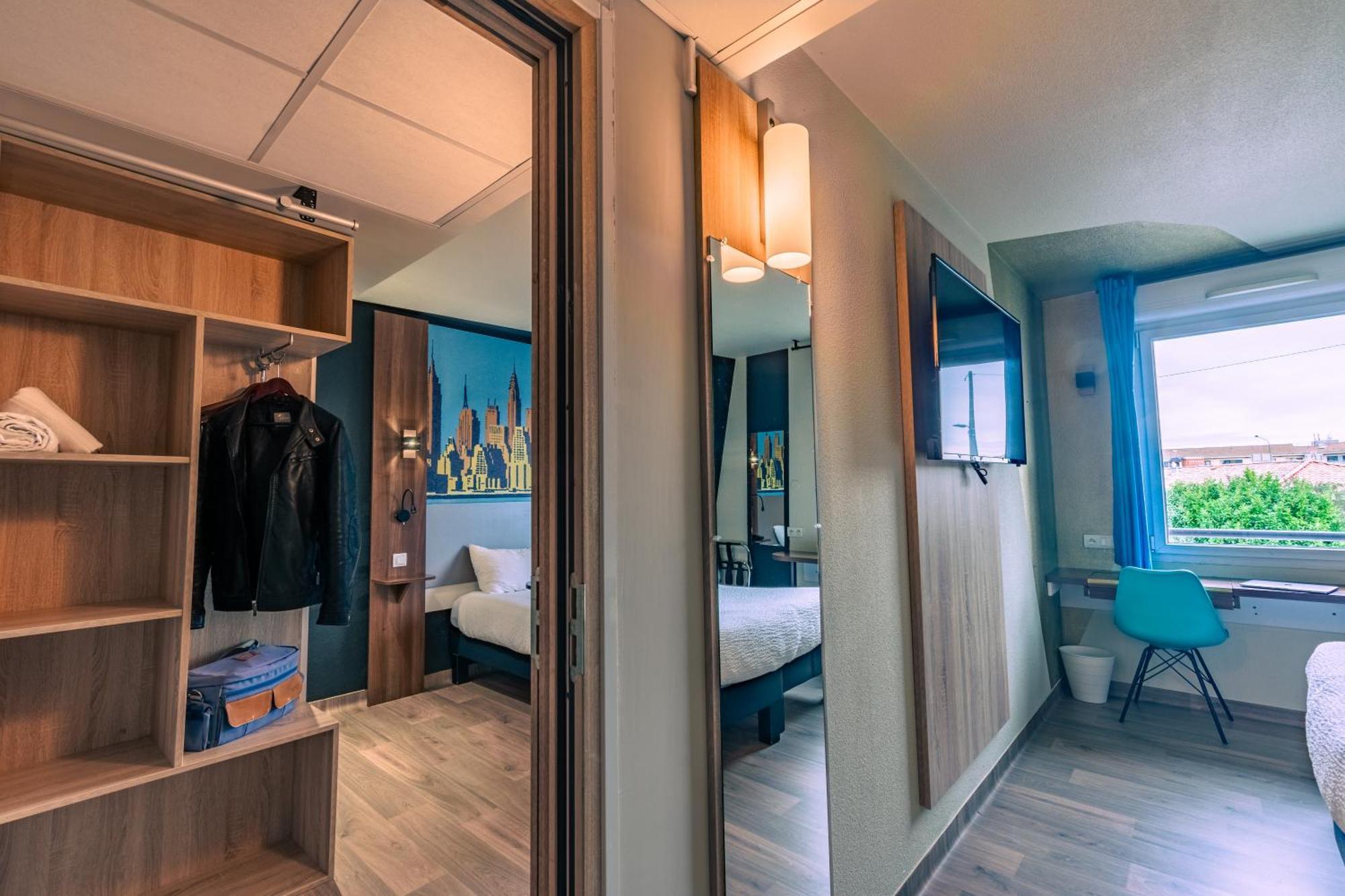 Chambre Familiale : 2 Chambres Communicantes avec 1 Lit Double