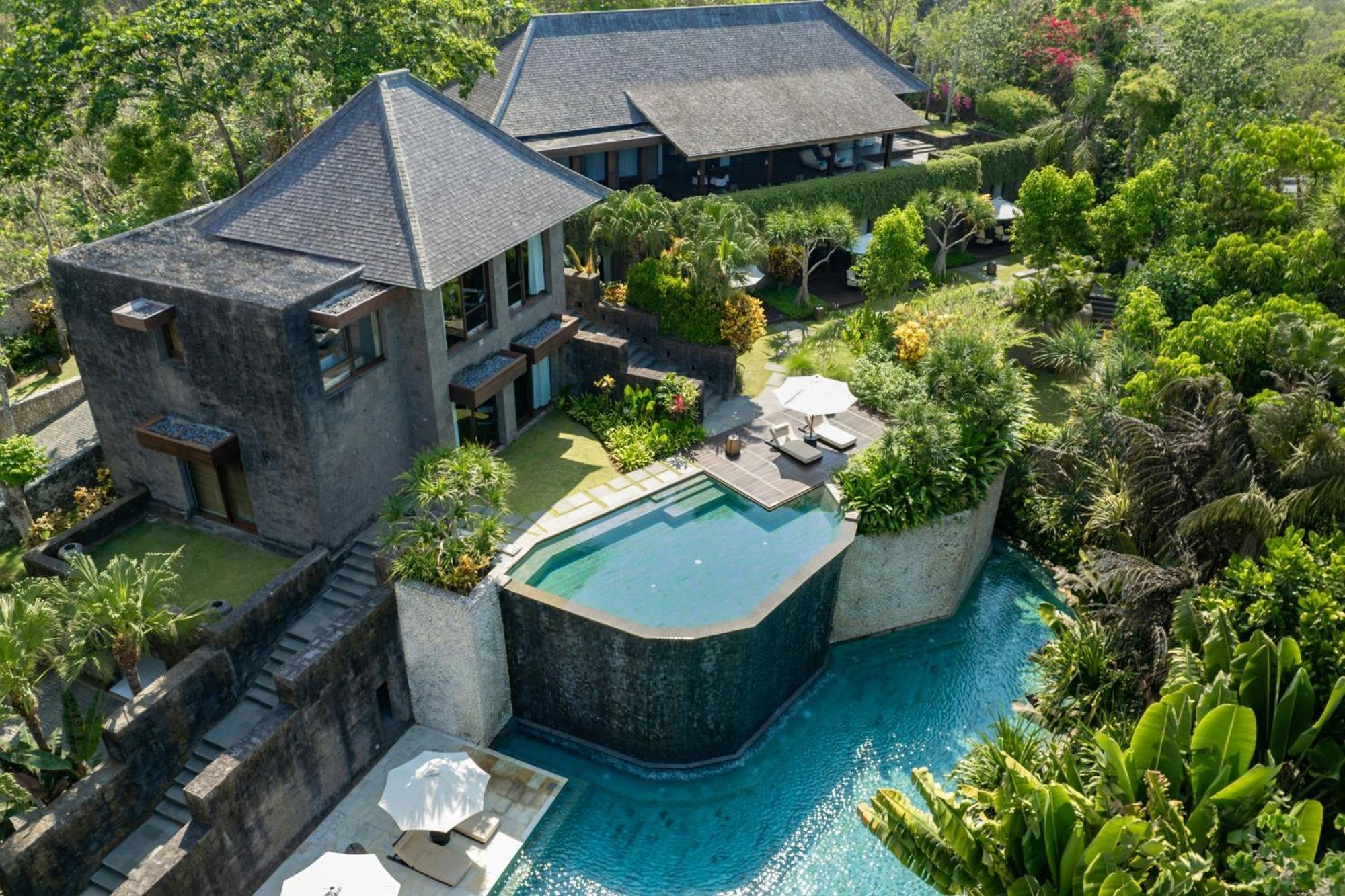 Three-Bedroom Mansion with Private Pools,1643151304:JPEG