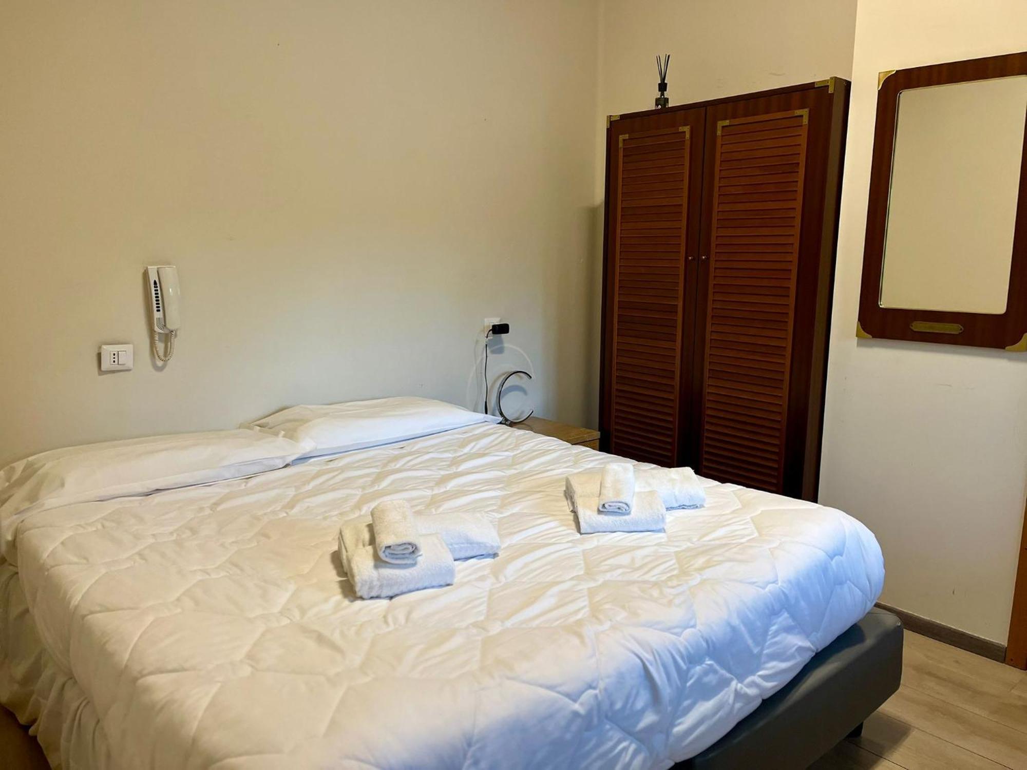 Small Double Room,1666665820:JPEG