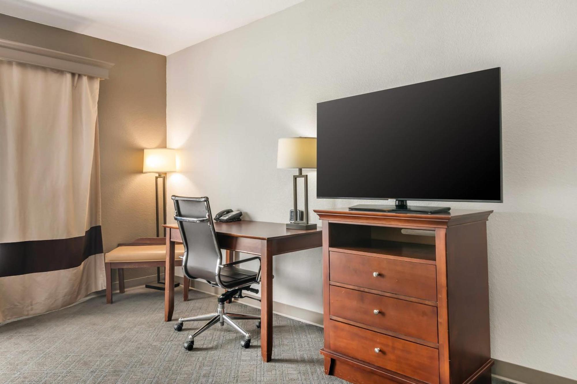King Suite - Accessible/Non-Smoking