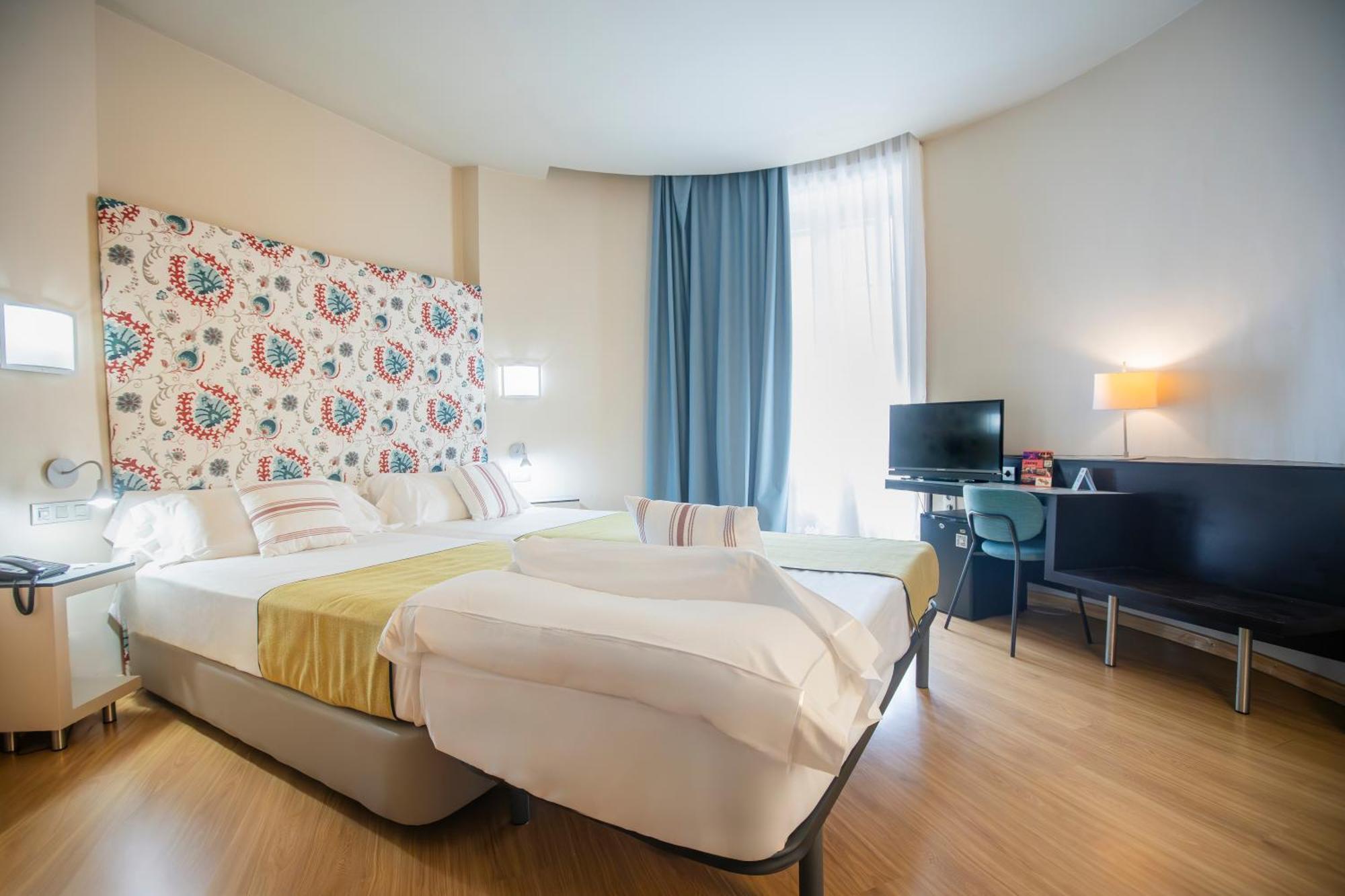 Chambre Double ou Lits Jumeaux avec Lit d'Appoint (3 Adultes)