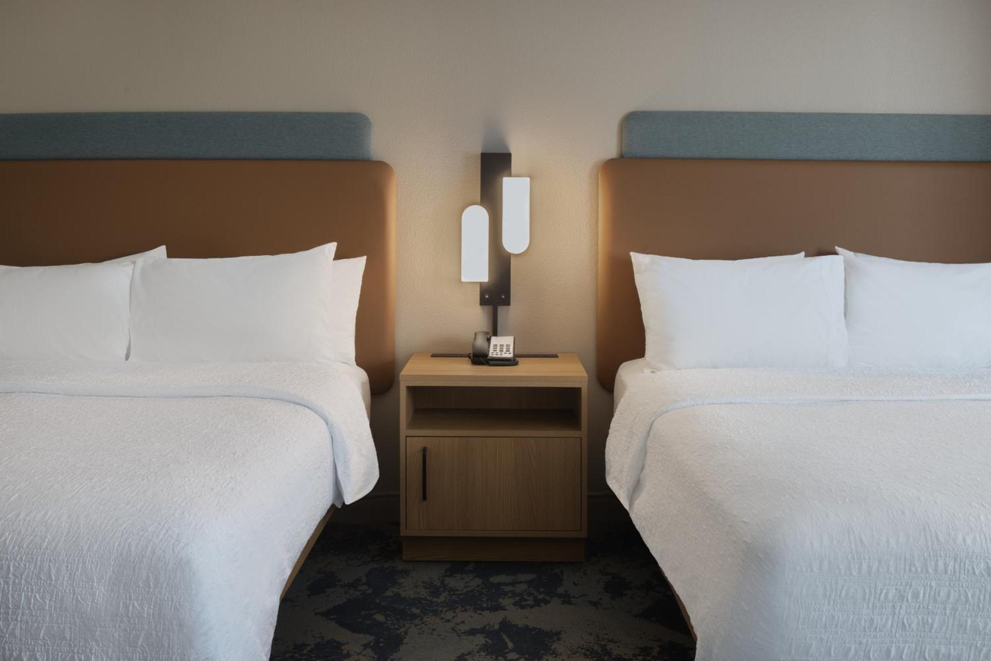 Queen Room Two Queen Beds Mobility Access or Non-Smoking,1669825762:JPEG