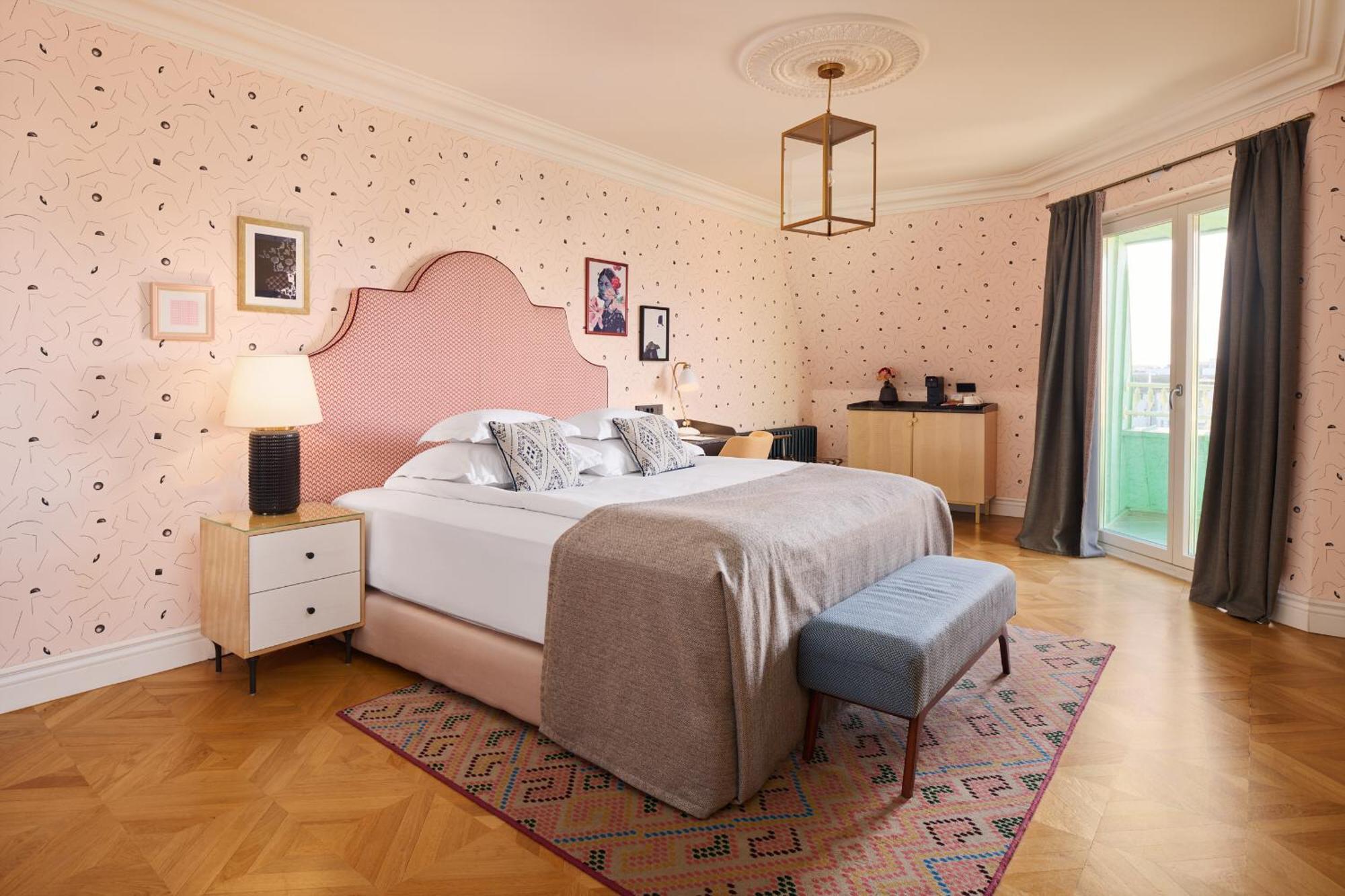 Superior Zimmer - Stadtblick und Balkon