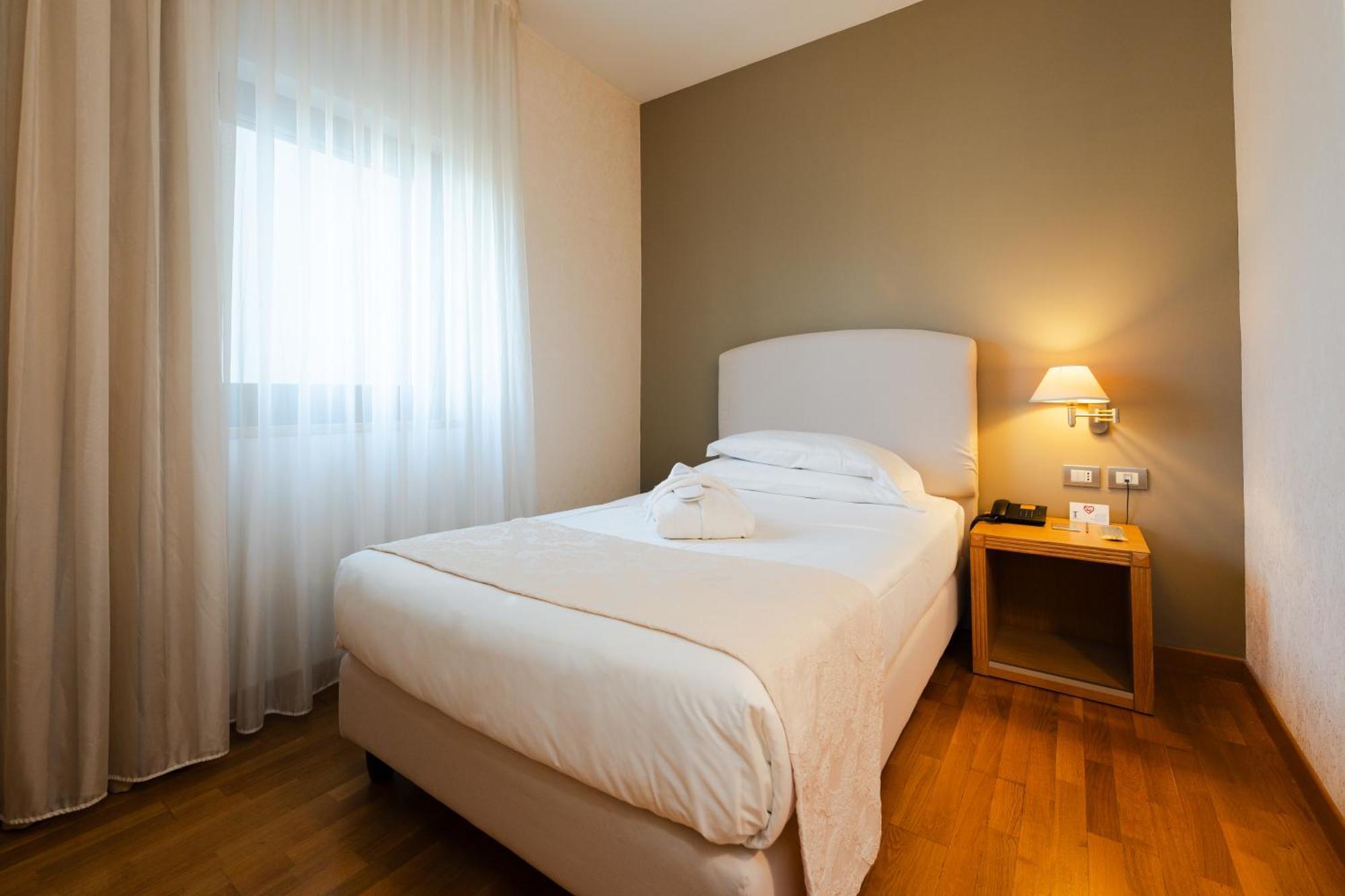Classic Single Room,1671867020:JPEG