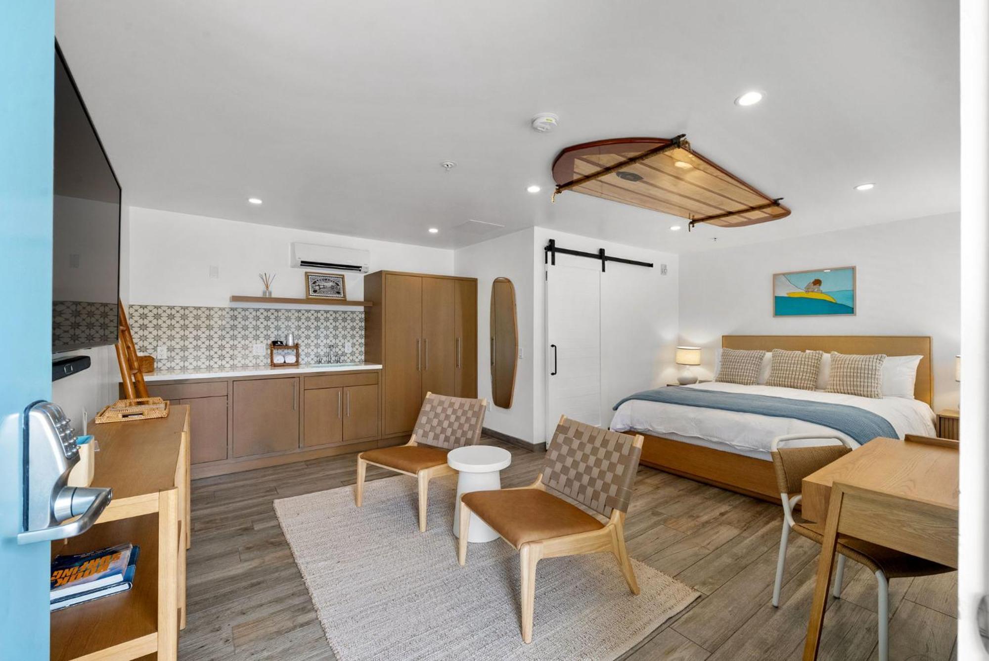 Deluxe King Suite