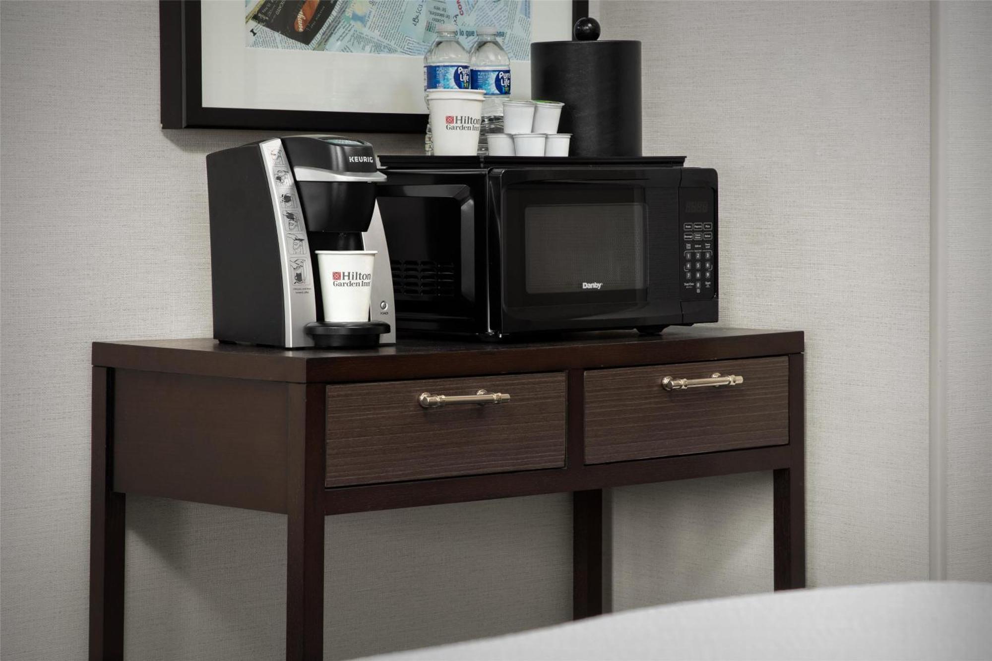 Room, 1 King Bed with Sofa Bed (Mini Fridge/Microwave)