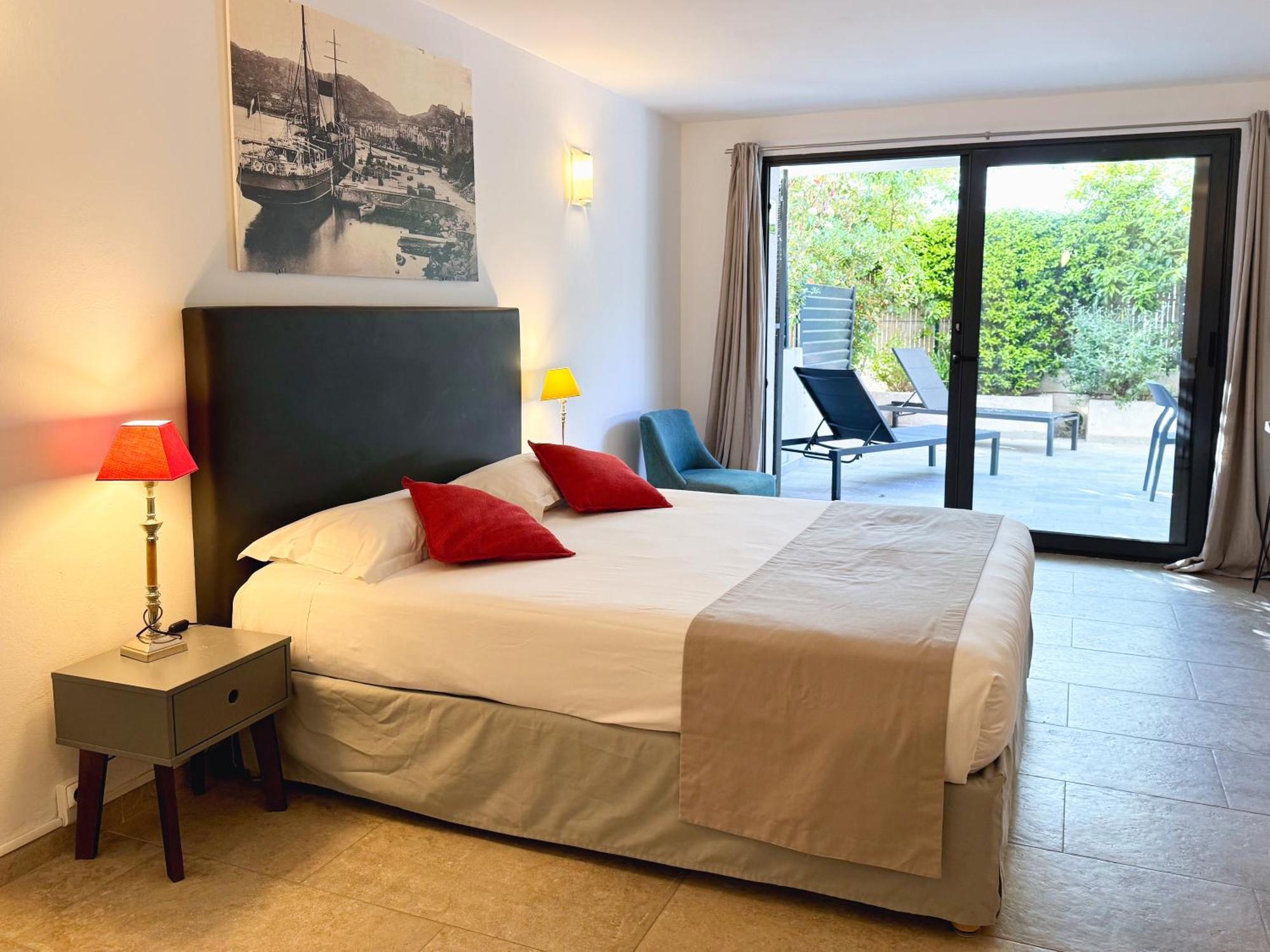 Comfort-Zimmer mit Queensize-Bett und Schlafsofa – Nichtraucher/Gartenebene