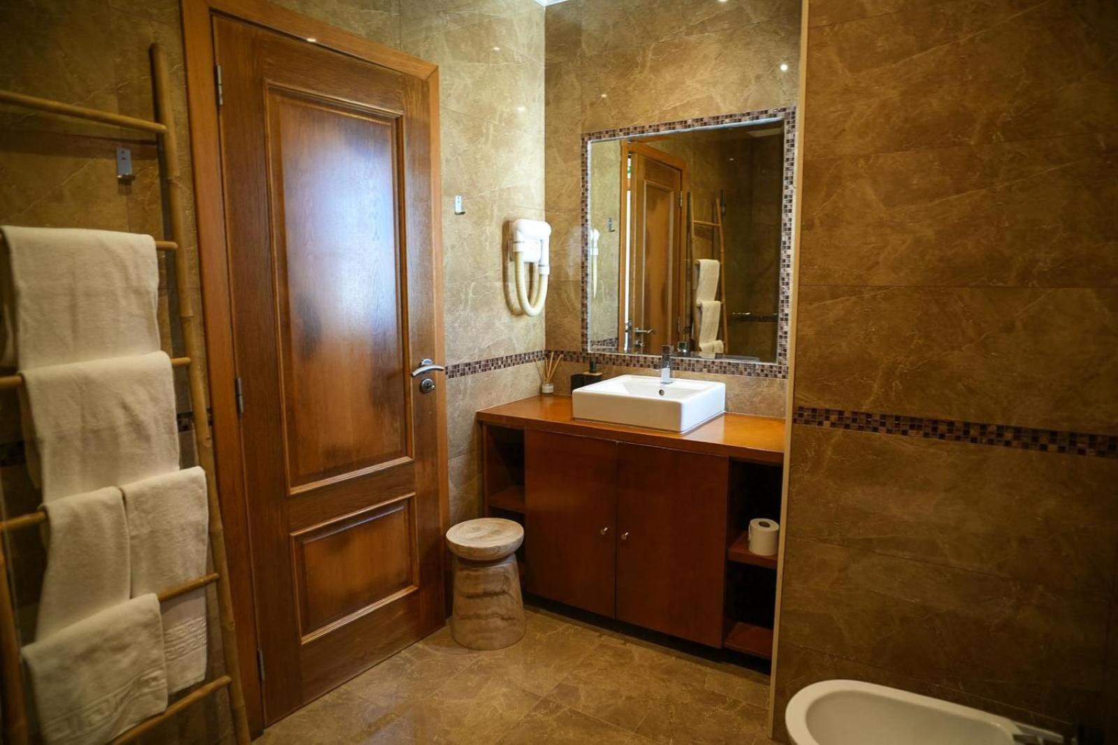 Deluxe Suite mit Meerblick für 2 Personen
