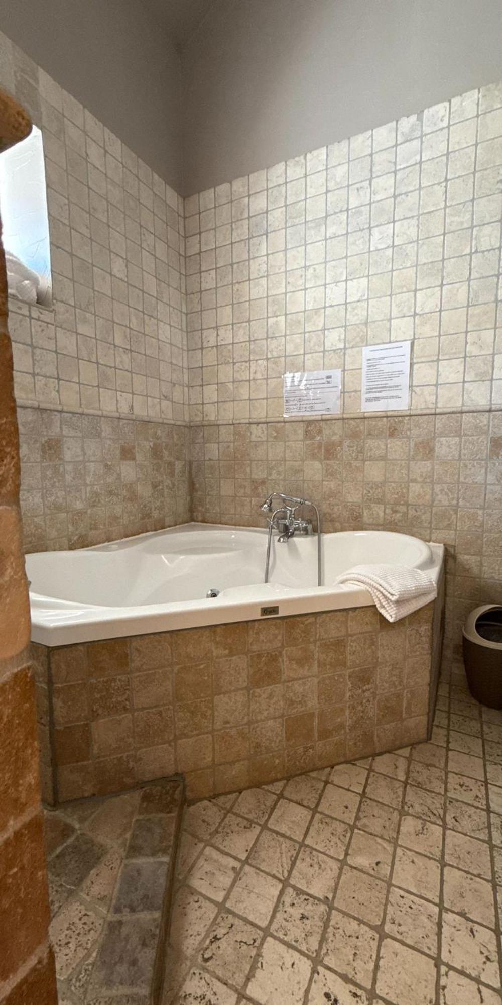 Chambre Double Confort avec Baignoire Spa (1-2 Personnes)