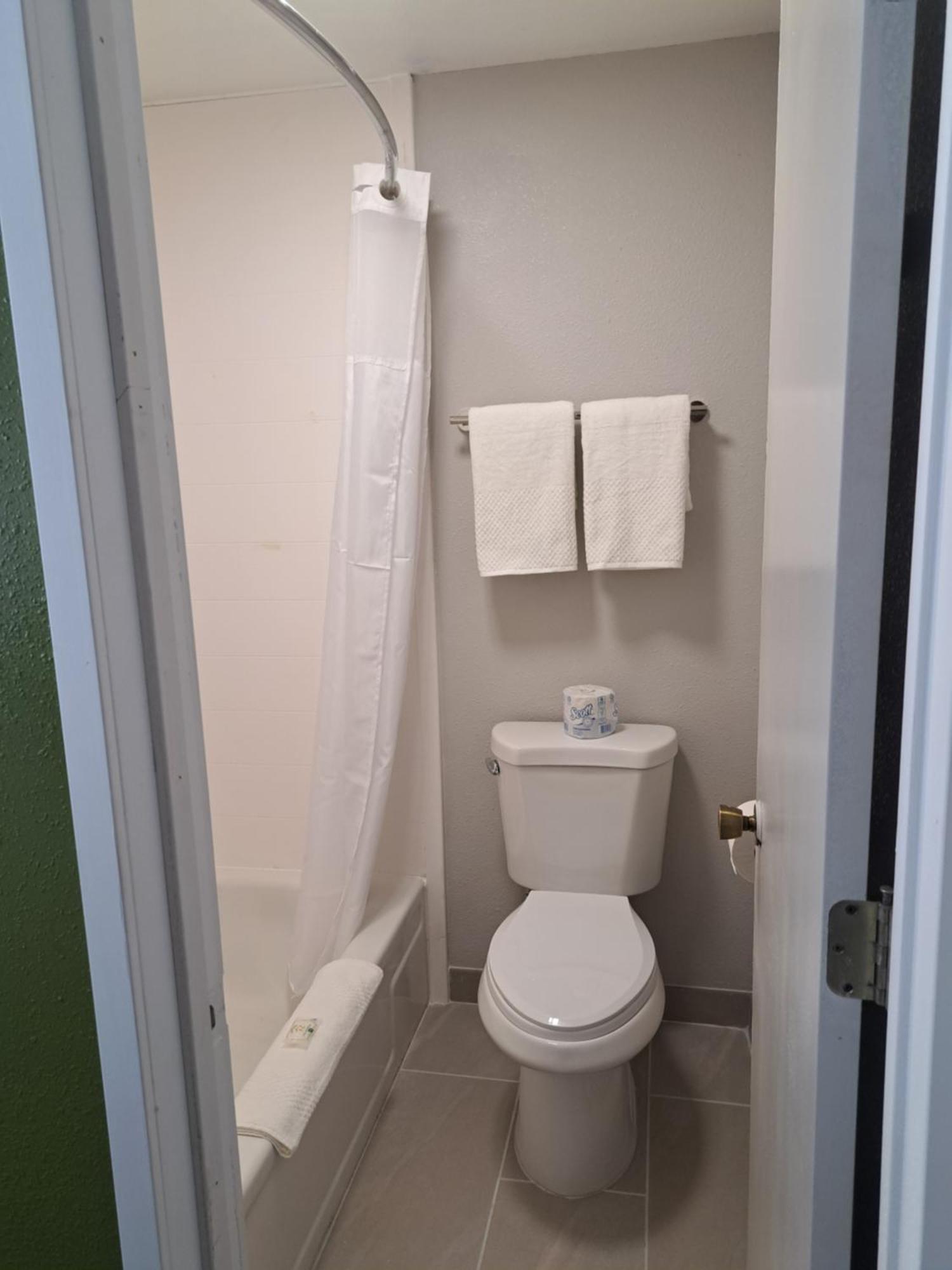 Quadruple Room - Non Smoking,1675807891:JPEG