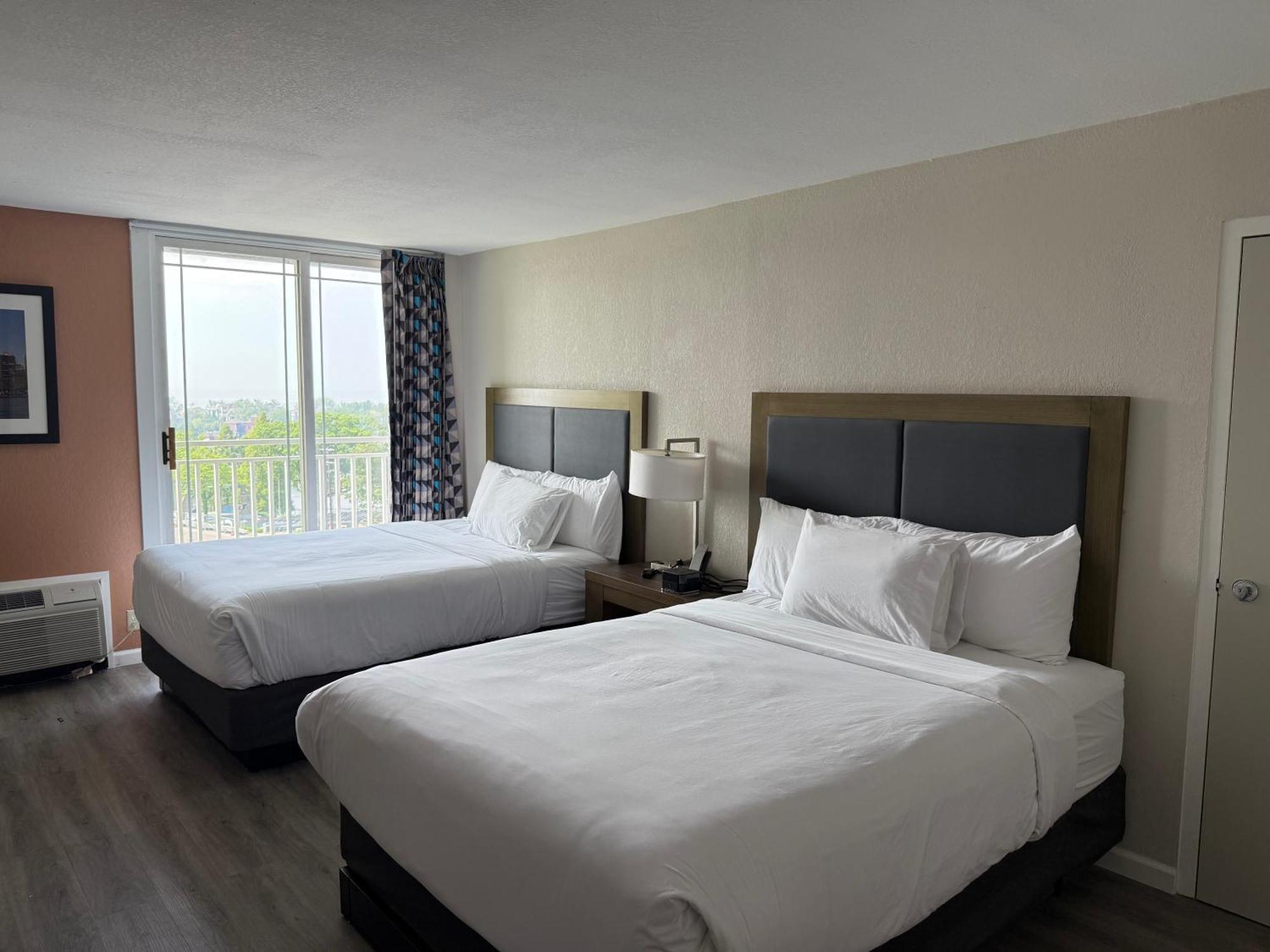 Double Room Lake View,1743125739:JPEG
