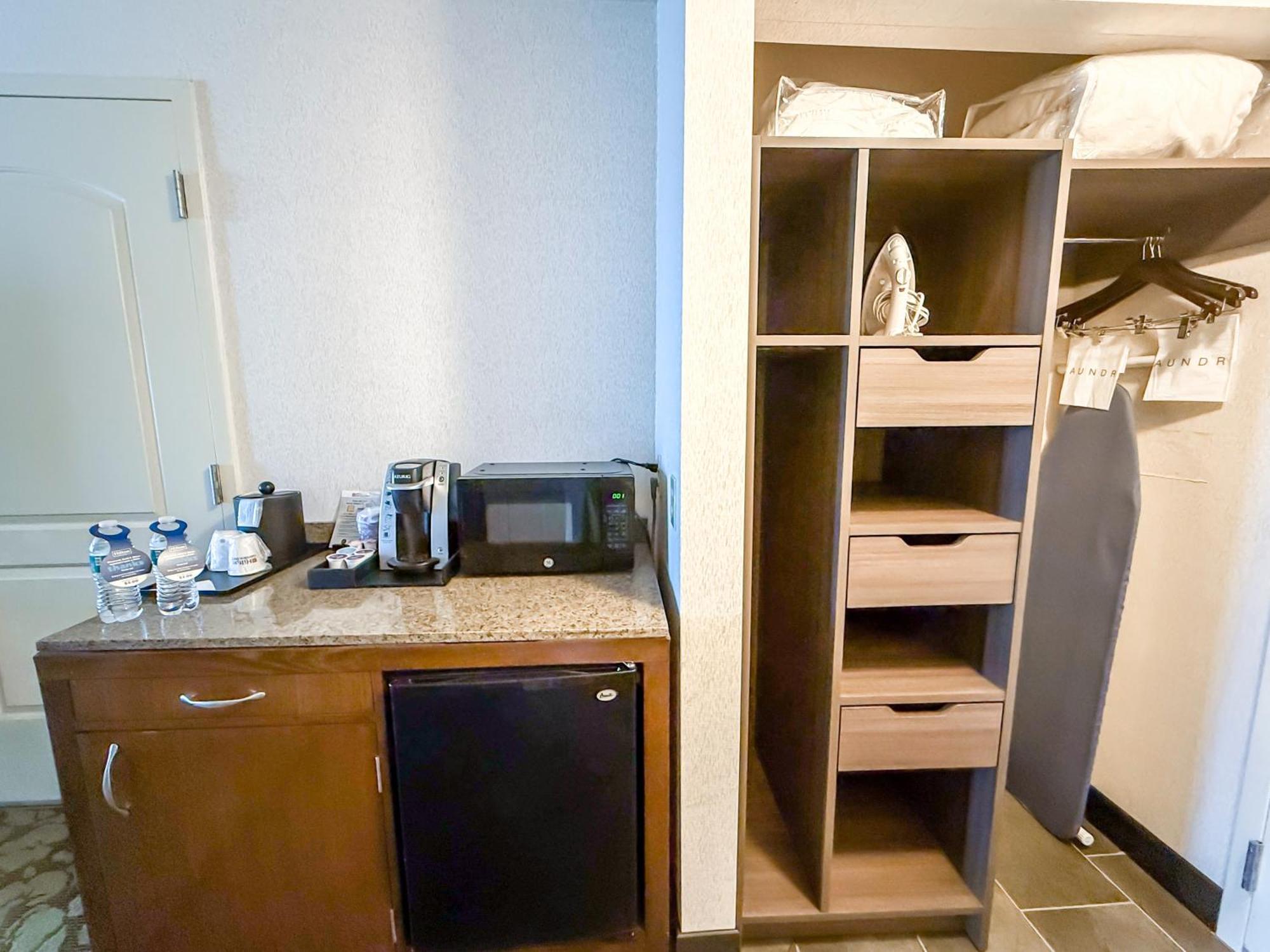 King Room with Roll-In Shower - Mobility Access