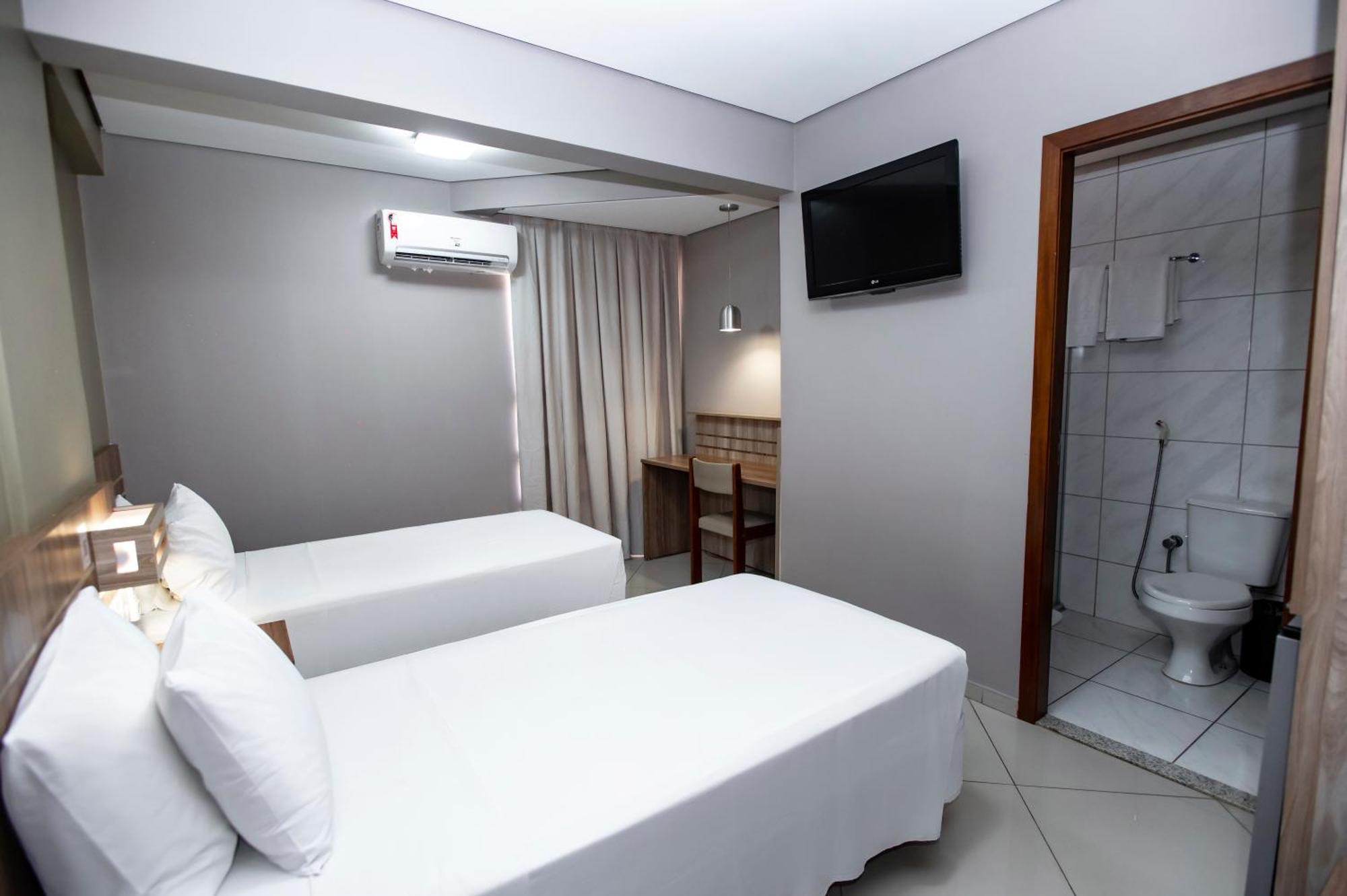 Quarto Econômico com 2 Camas de Solteiro