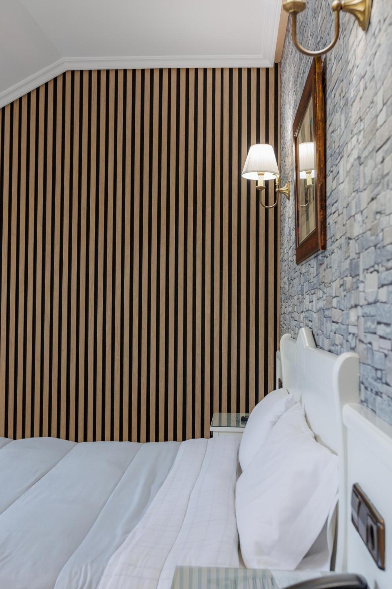 Double Room with Spa Bath - Attic,1678625995:JPEG