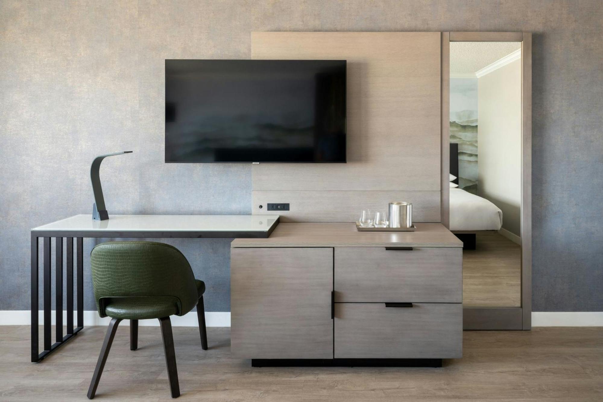 Superior Corner King Room