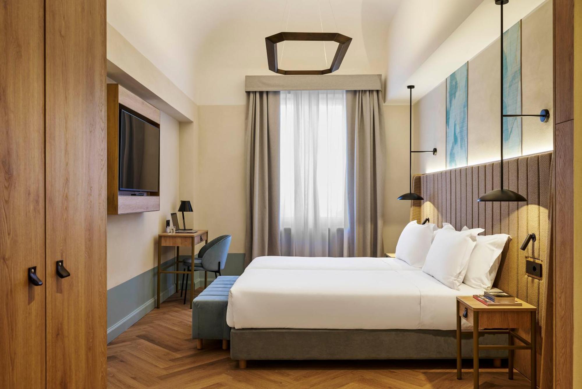 Deluxe Room Twin Beds