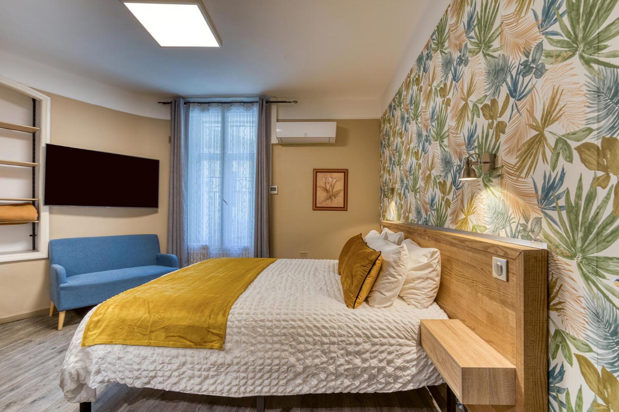 Deluxe Room,1679612648:JPEG