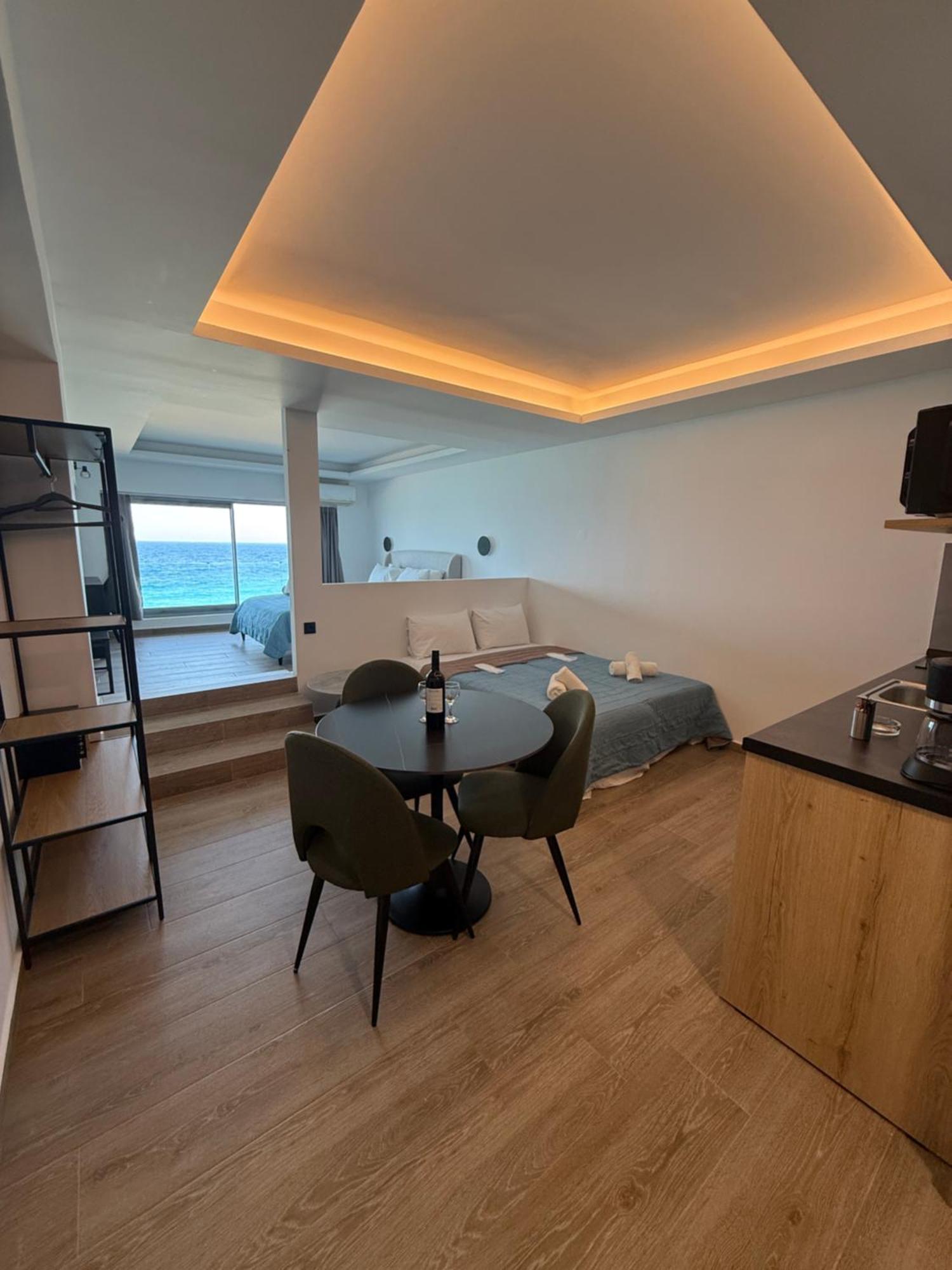 Zimmer mit Queensize-Bett und Meerblick