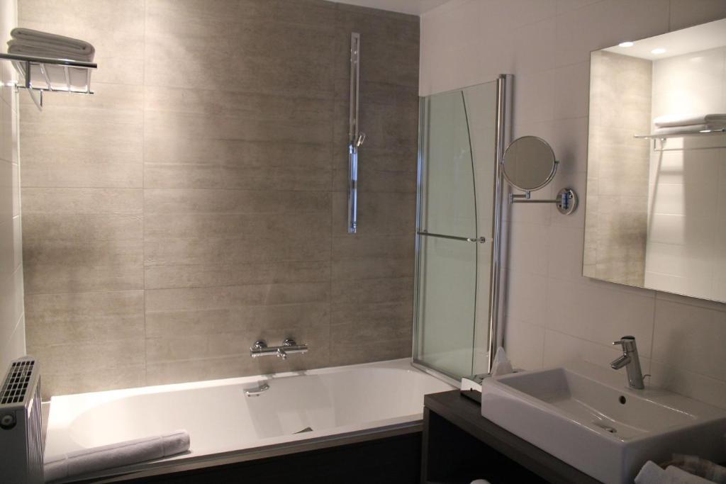 Standard Double Room with Balcony,16862768:JPEG
