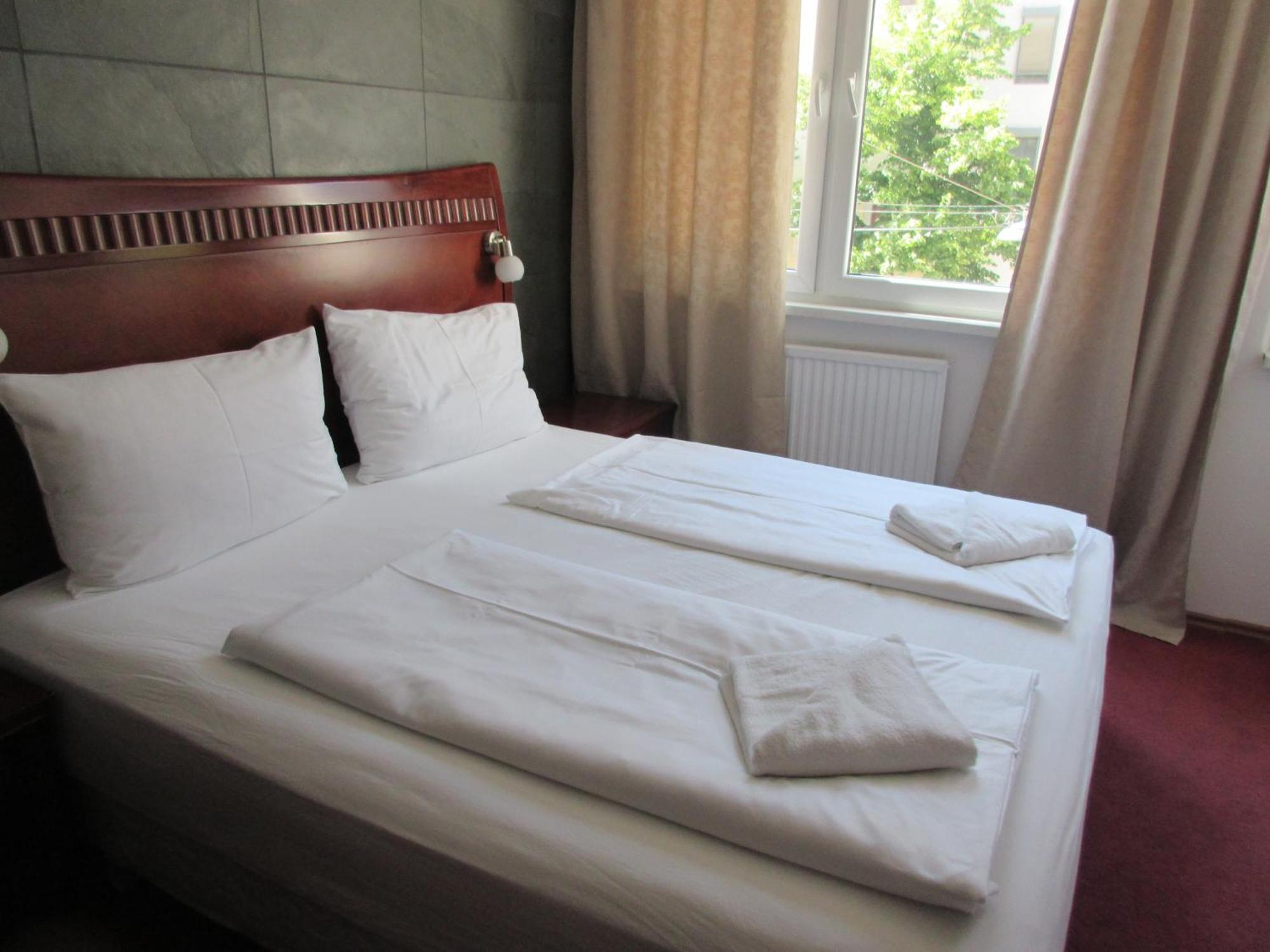 Small Double Room,1697773839:JPEG