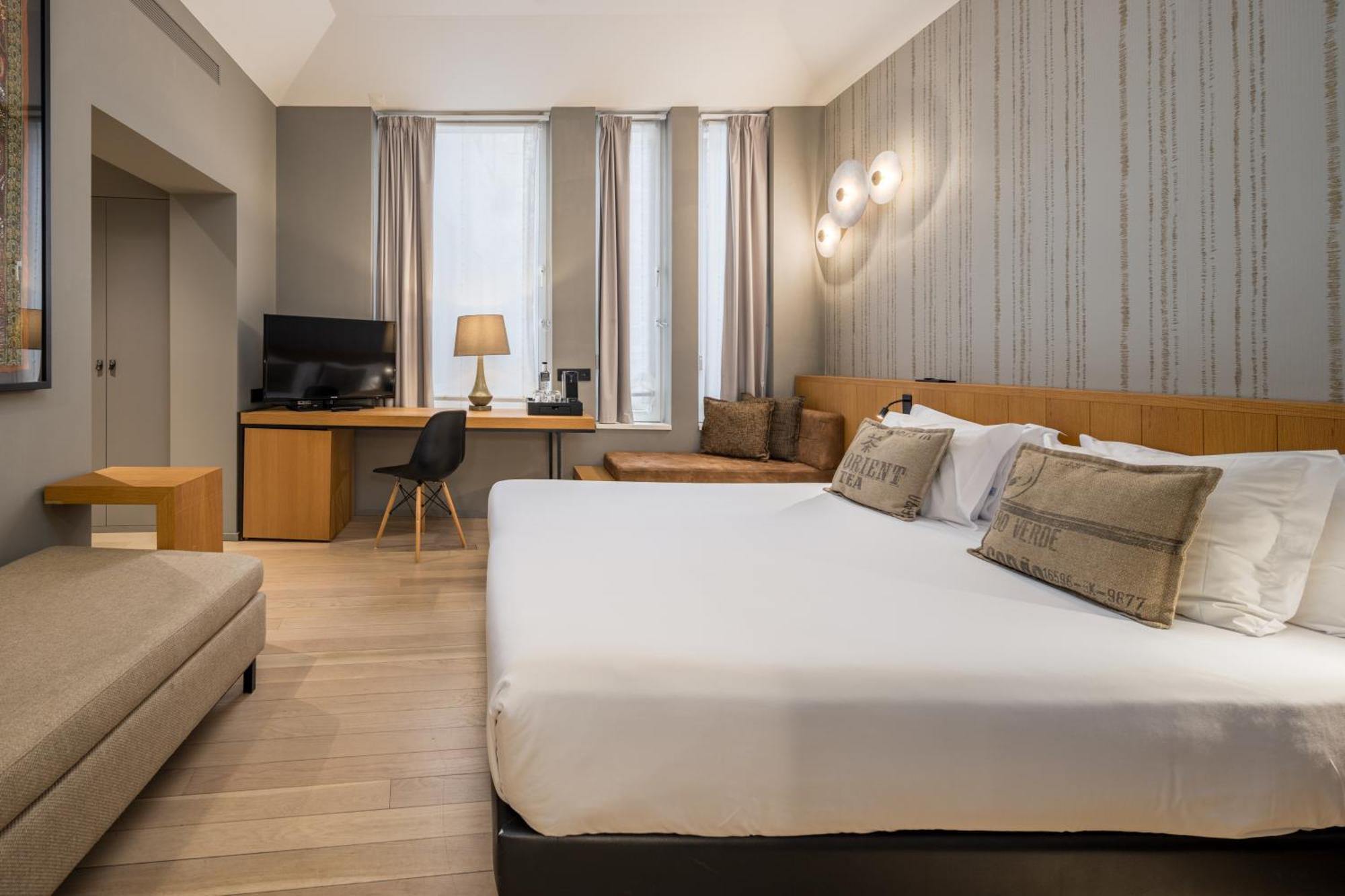 Deluxe Room,1683835873:JPEG