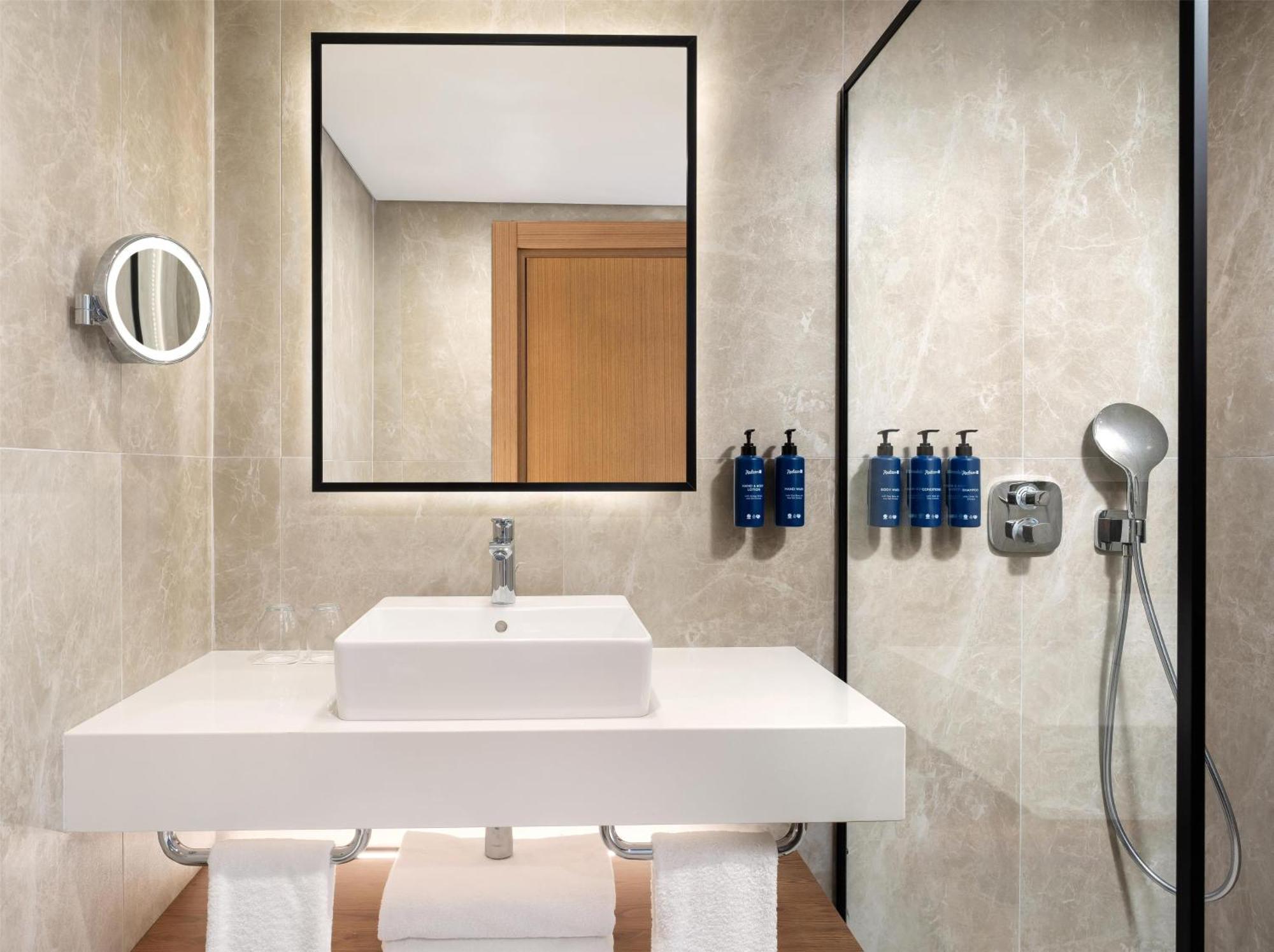 Junior Suite met Balkon en Uitzicht op het Zwembad