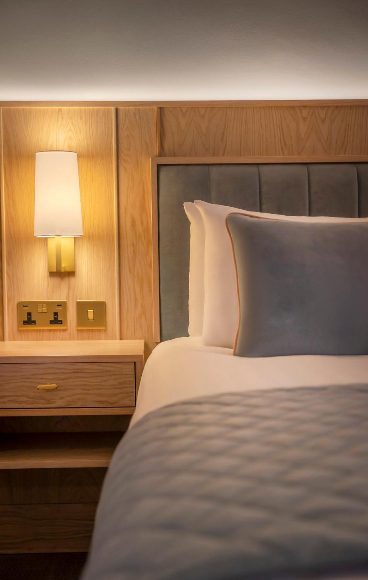 Chambre Lit Double et Lit Simple