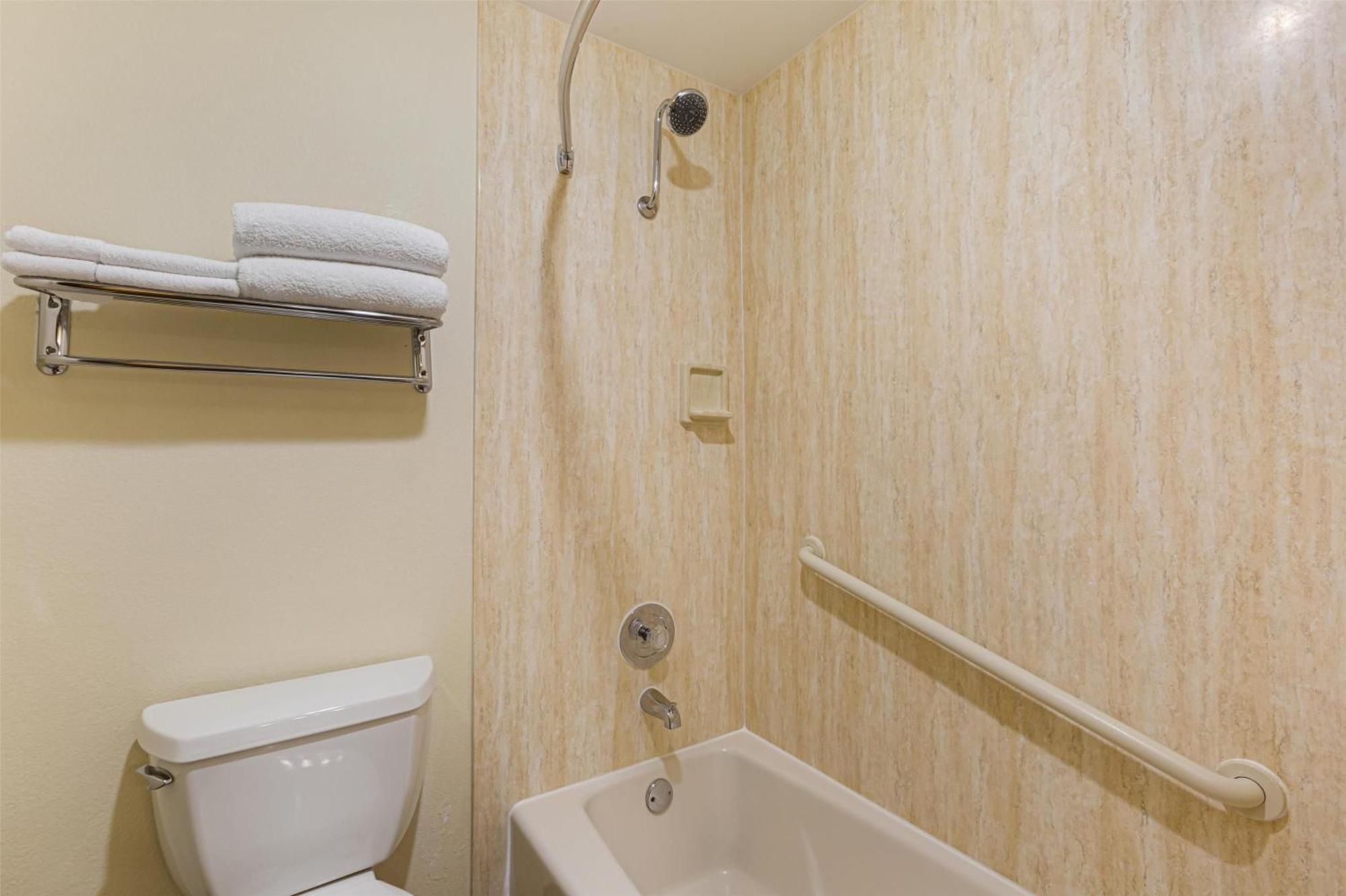 Queen Suite with Sofa Bed- Non-Smoking