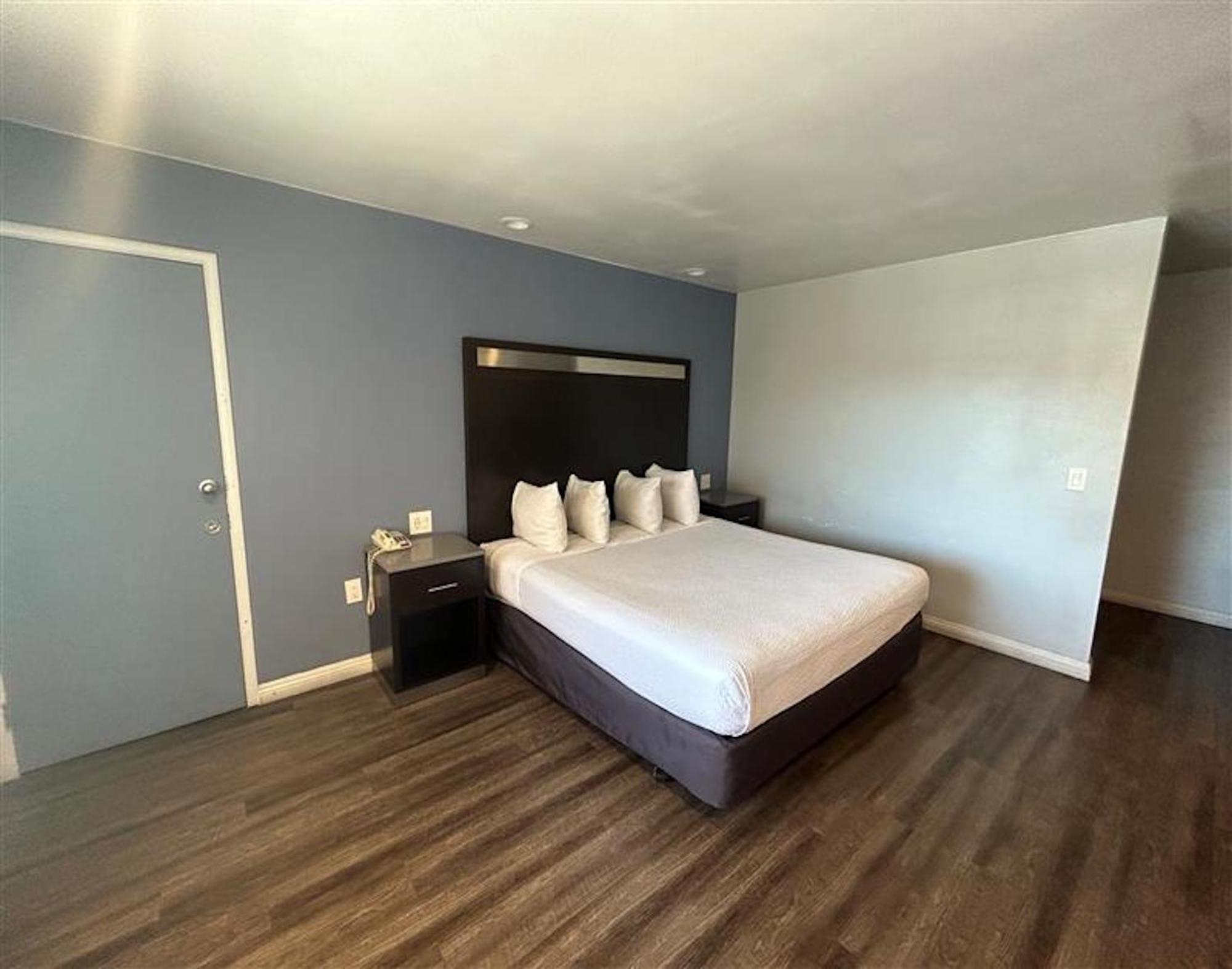 King Room - Mobility Access/Non-Smoking