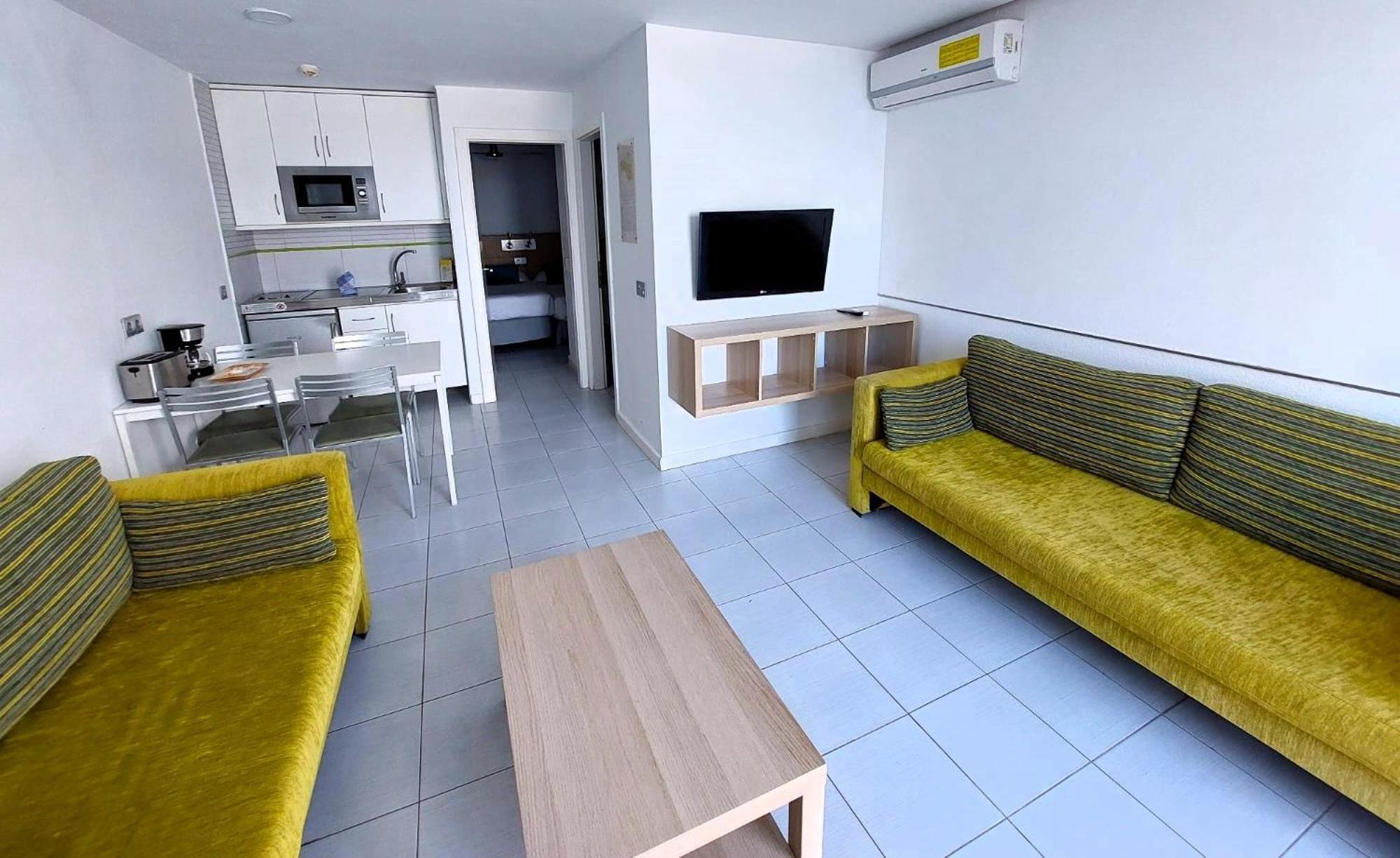 Apartamento Clásico de 1 dormitorio con balcón, vistas al mar y aire acondicionado